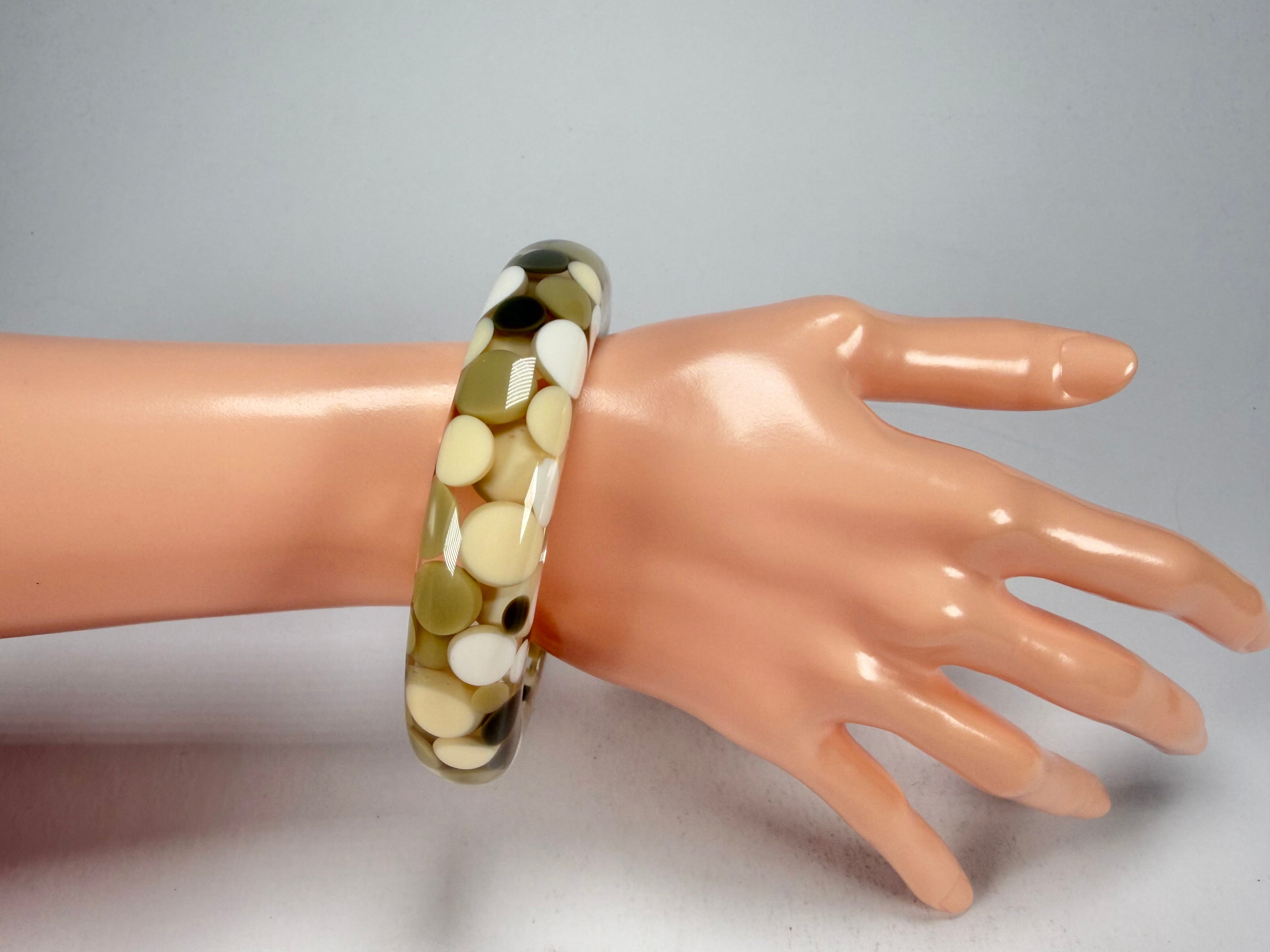 Jackie Brazil "Shinny Spotted" Cream Mix Spots Solid Round Resin 1.7cm Bangle ( B1726 )