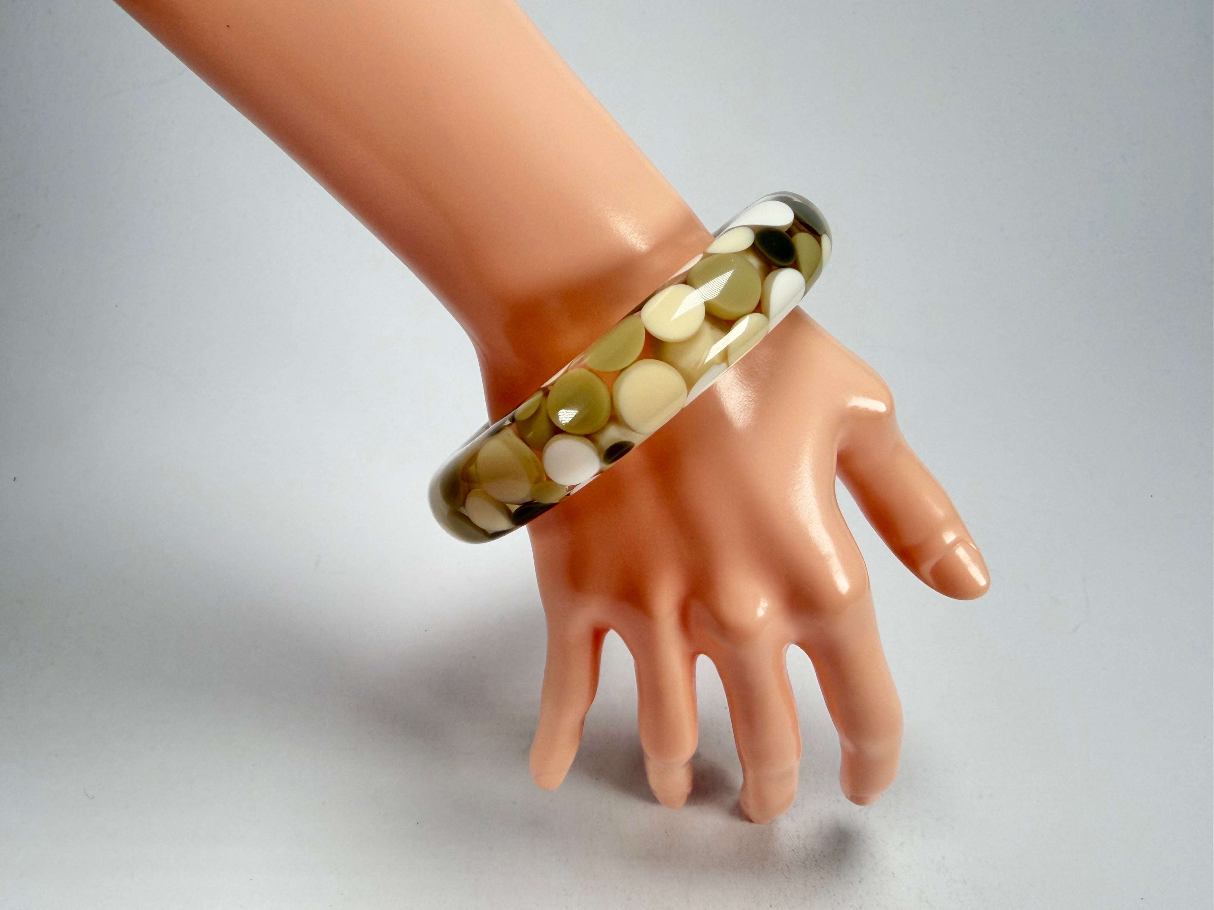 Jackie Brazil "Shinny Spotted" Cream Mix Spots Solid Round Resin 1.7cm Bangle ( B1726 )