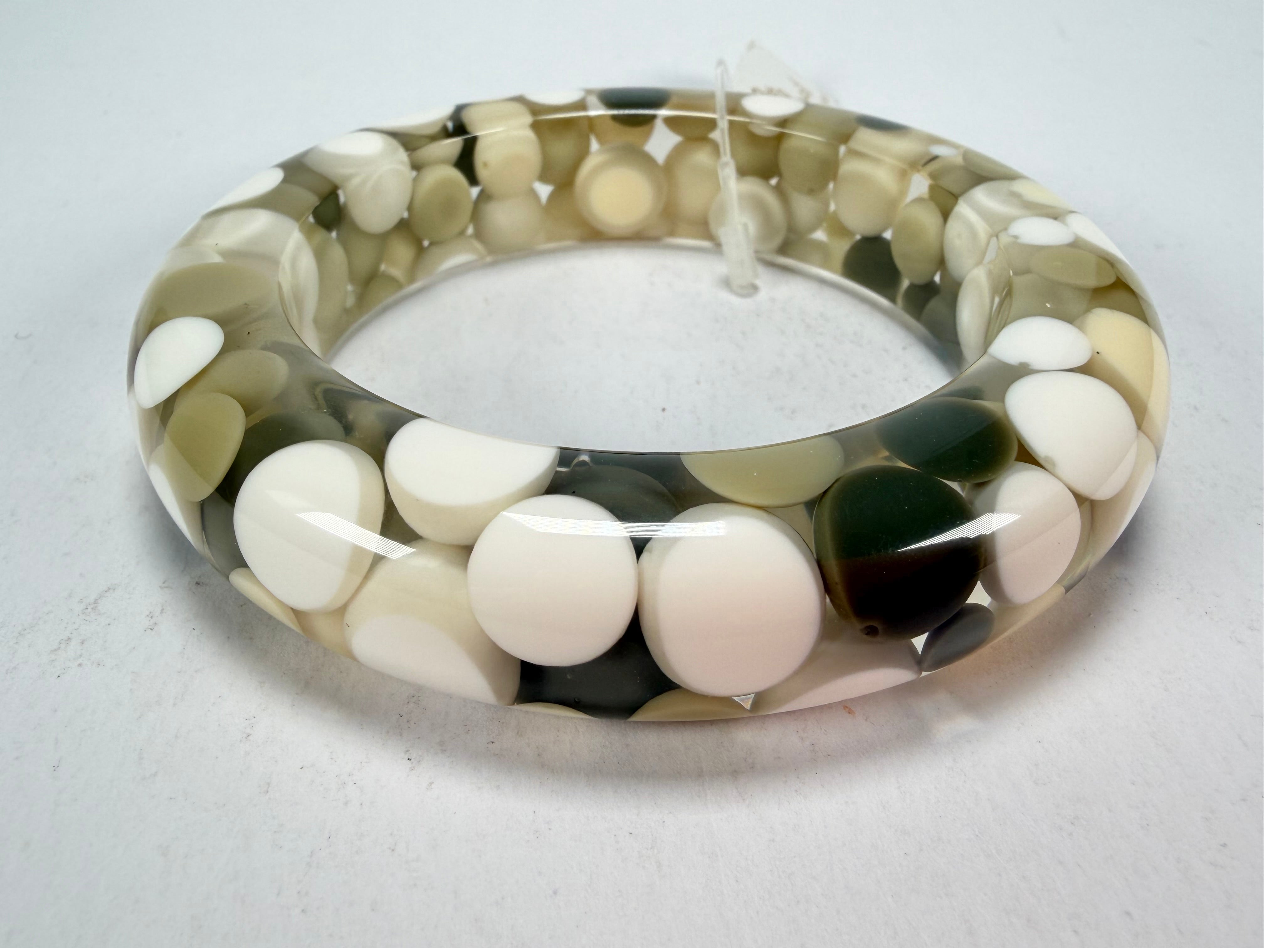 Jackie Brazil "Shinny Spotted" Cream Mix Spots Solid Round Resin 1.7cm Bangle ( B1726 )