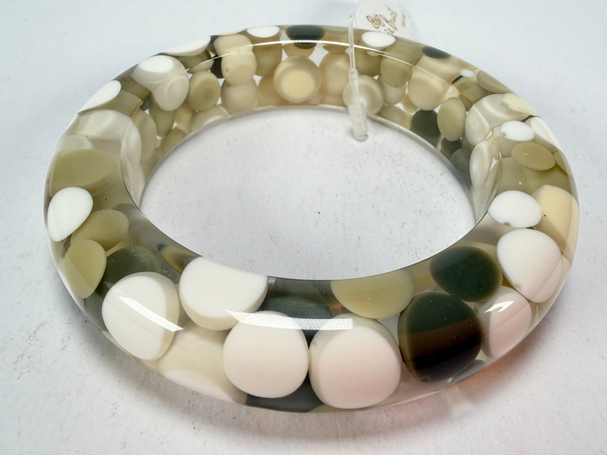 Jackie Brazil "Shinny Spotted" Cream Mix Spots Solid Round Resin 1.7cm Bangle ( B1726 )