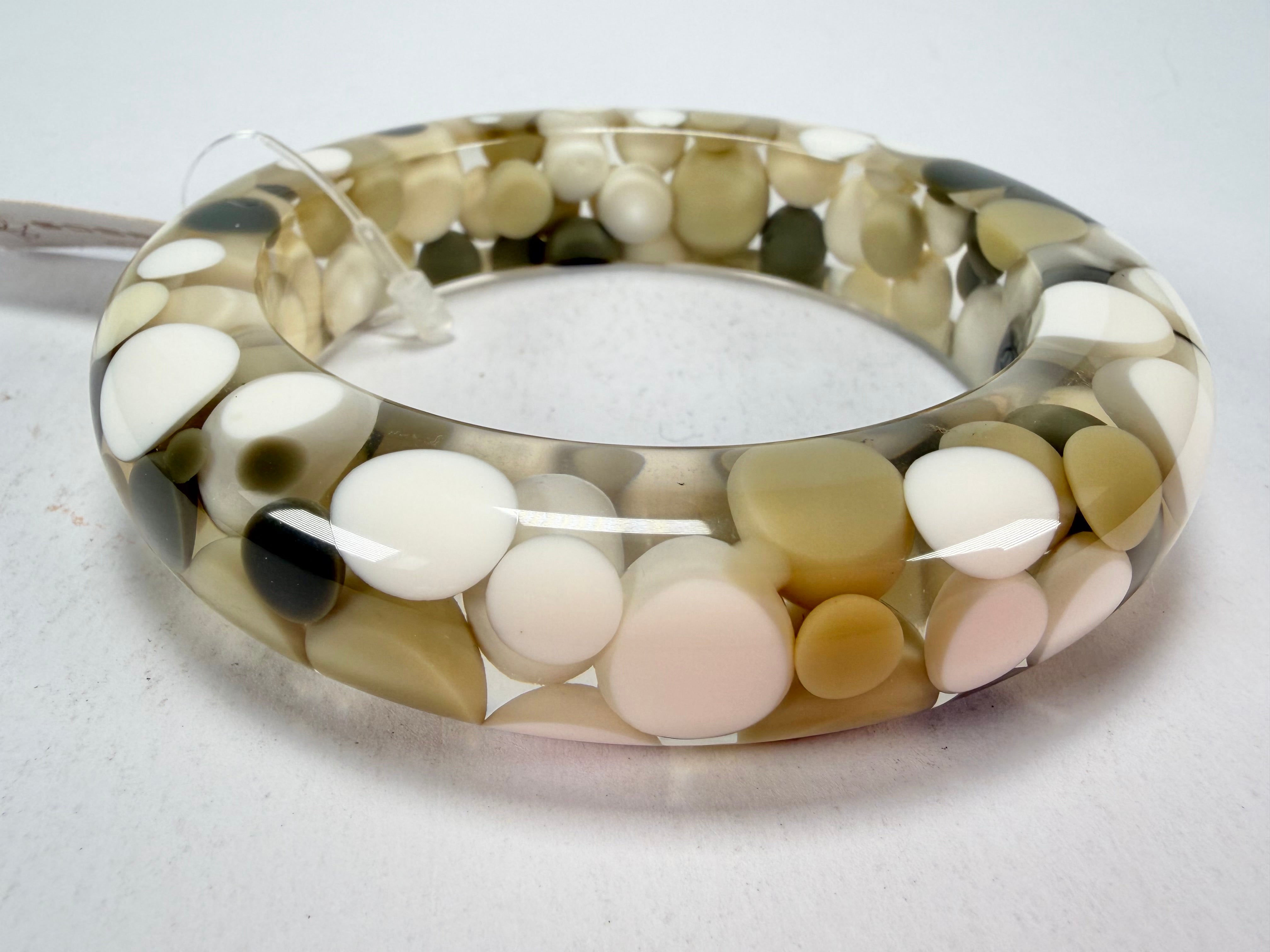 Jackie Brazil "Shinny Spotted" Cream Mix Spots Solid Round Resin 1.7cm Bangle ( B1726 )