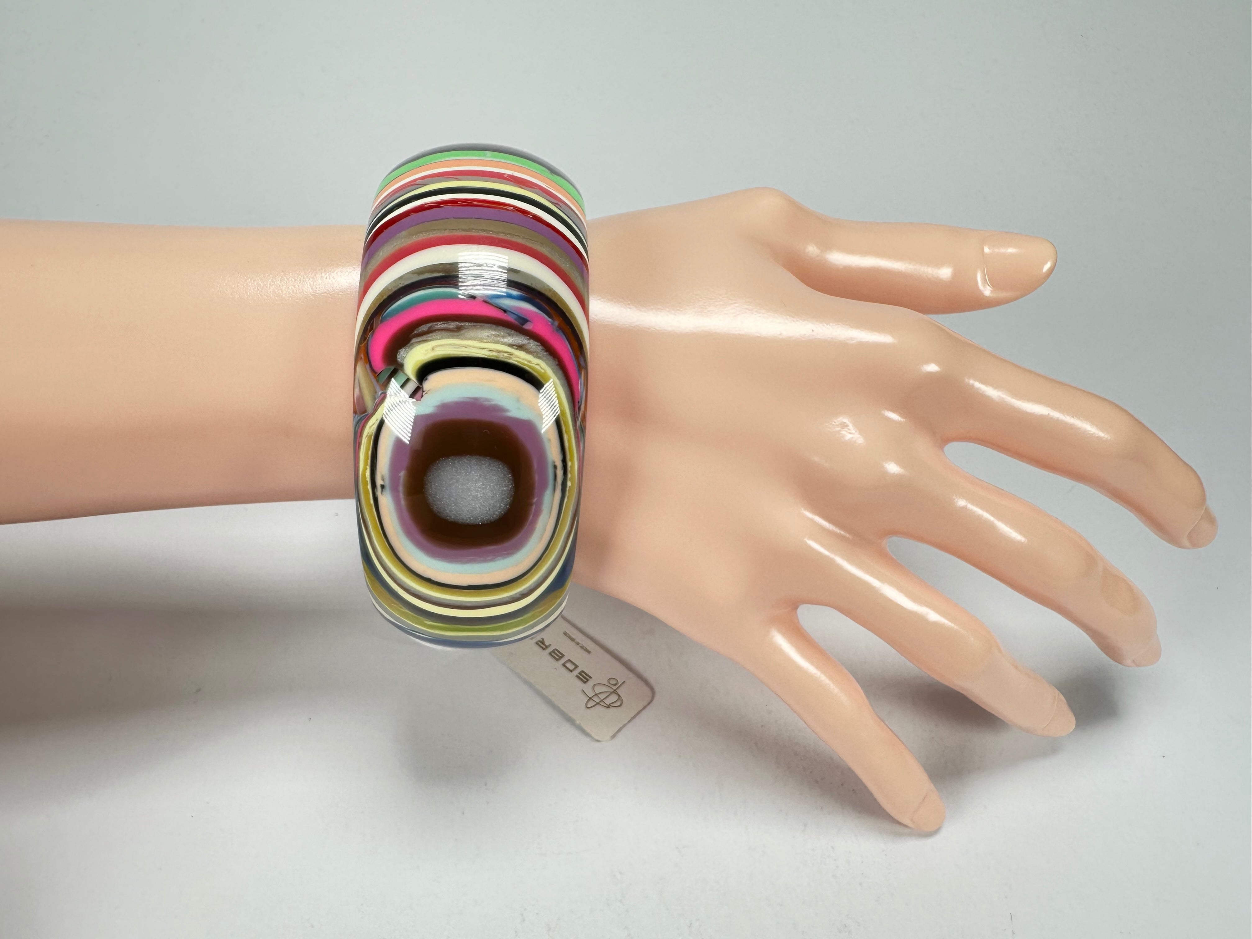 Jackie Brazil "All Sorts "Liquorice w/Cat Eye Mix Colours 3.4cm Bangle ( B2444 )