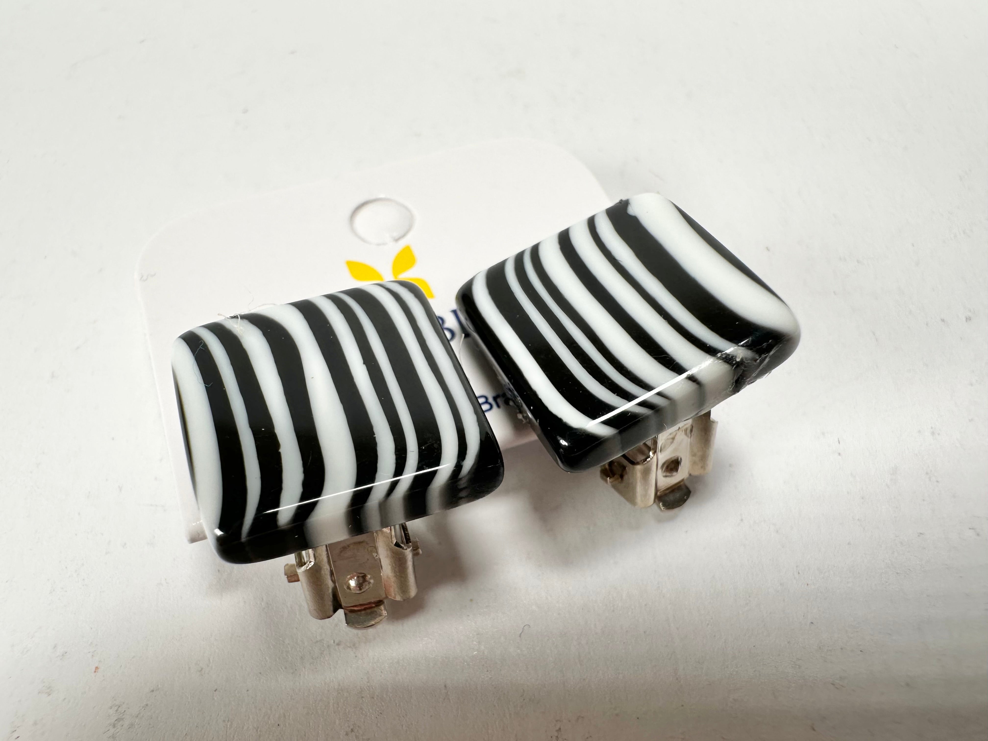 Jackie Brazil "Liquorice" Black & White Small Square Resin Clip On Earrings ( E0074 )