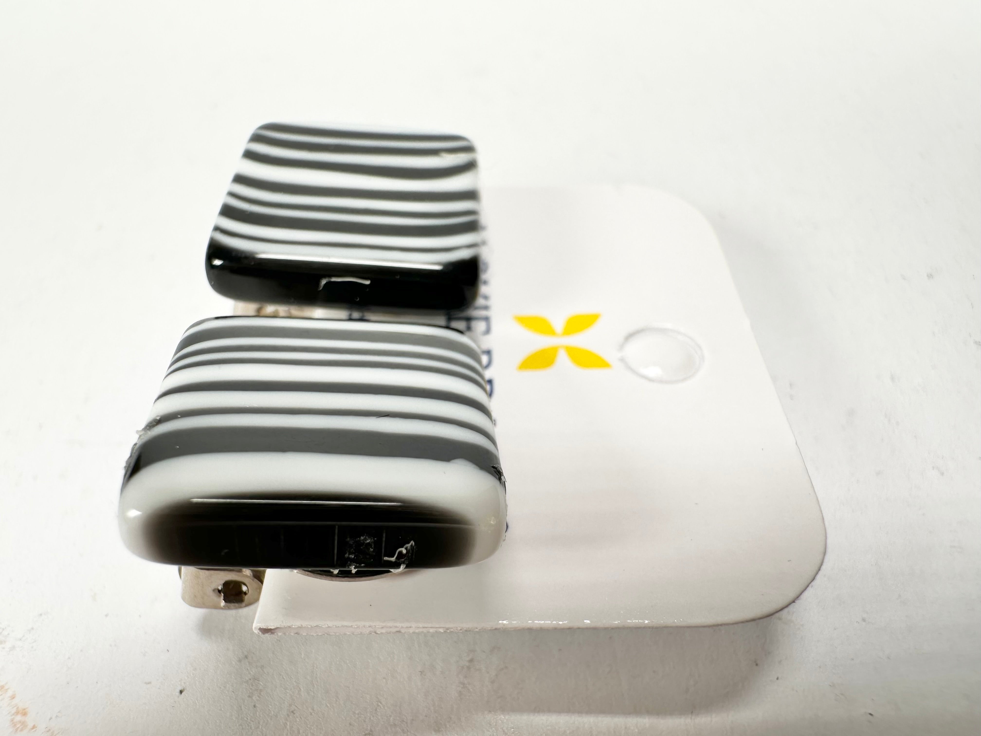 Jackie Brazil "Liquorice" Black & White Small Square Resin Clip On Earrings ( E0074 )