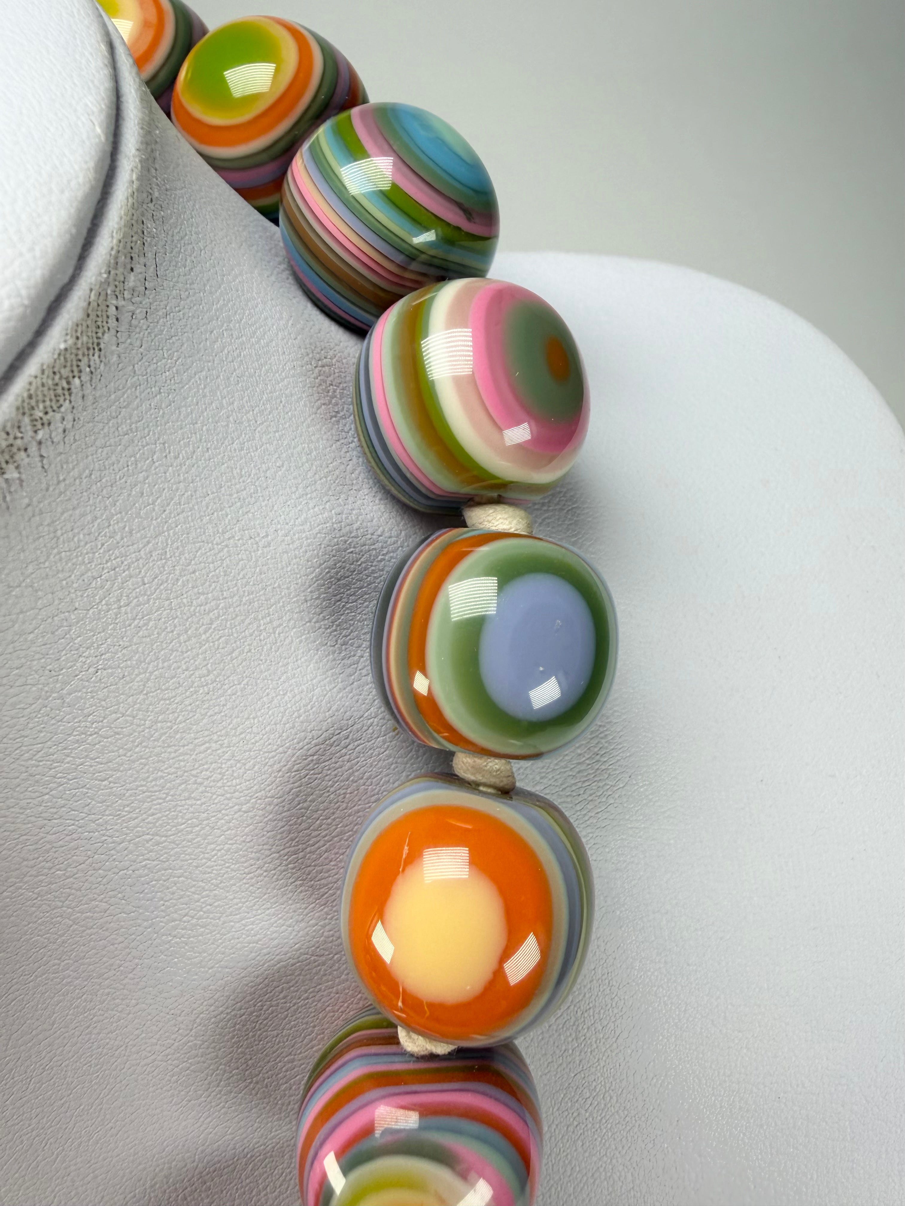 Jackie Brazil "Cat Eyes" Spring Colour Liquorice Balls Resin Necklace 50cm ( N0894 )