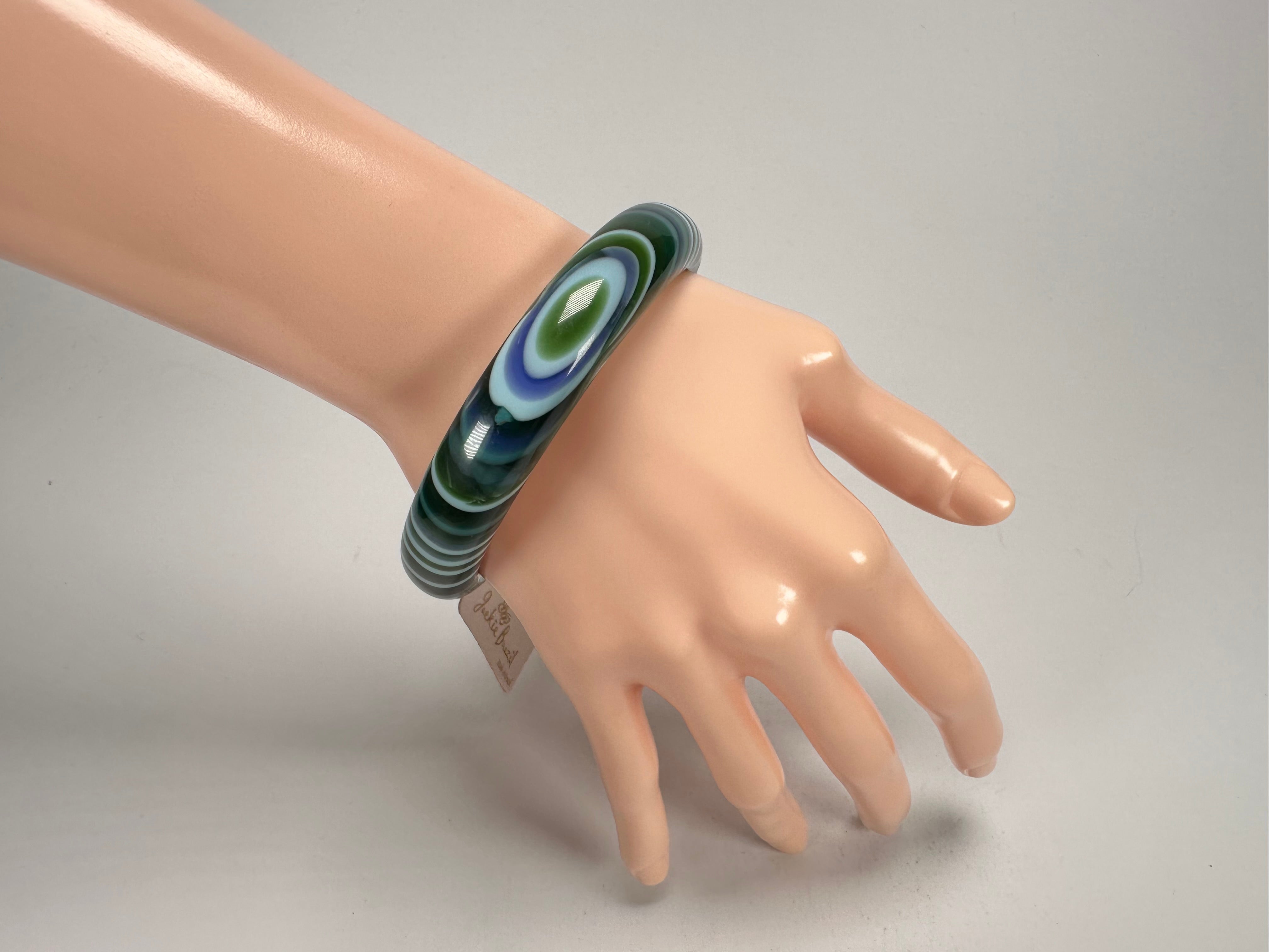 Jackie Brazil "Thin Cat Eye" Liquorice Allsorts with Cat Eye Blue Mix 1.3cm Resin Bangle ( B1151 )