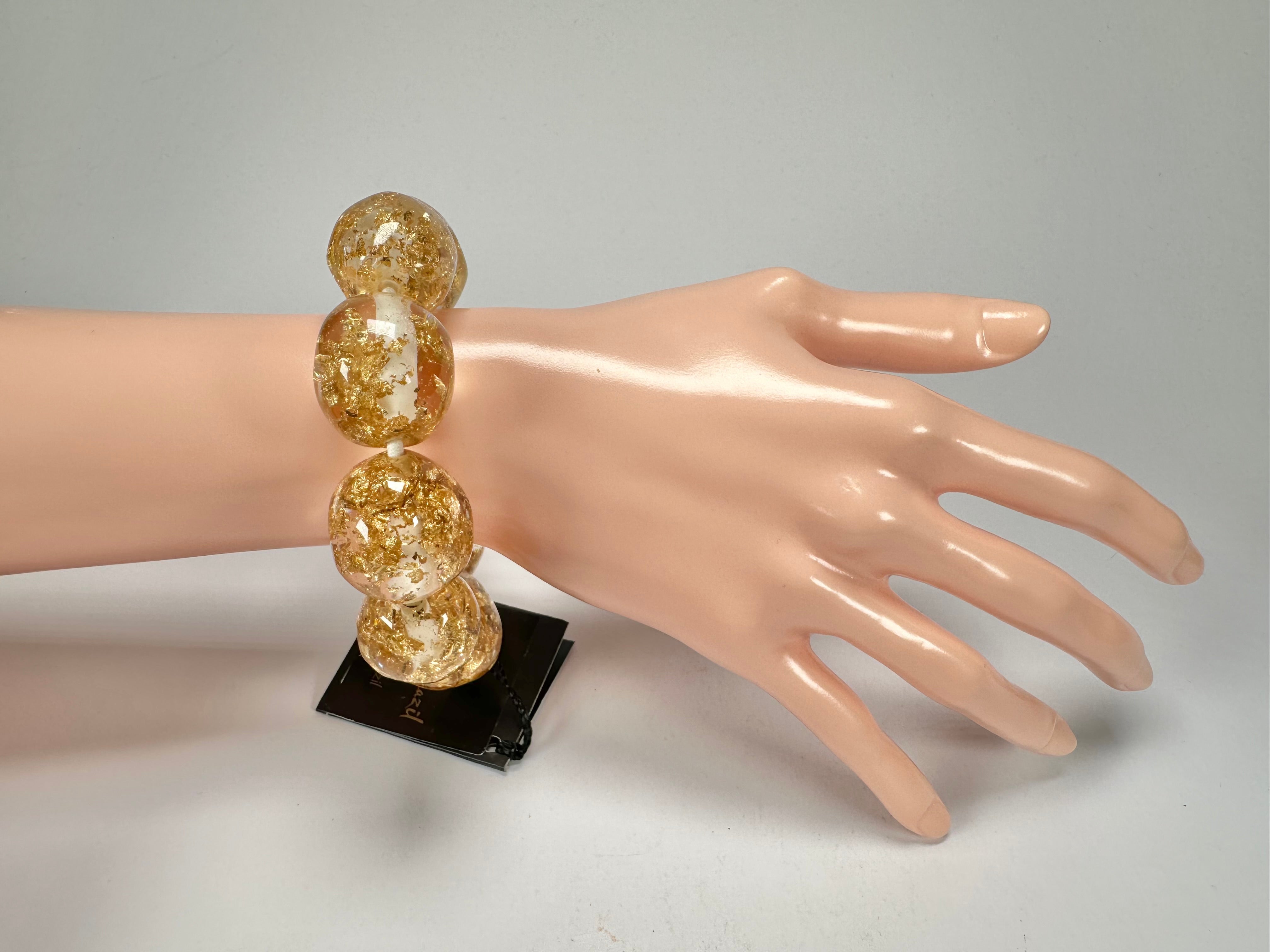 Jackie Brazil "Pebbles On Elastic" Gold Flakes Resin Bracelet ( B2693 )