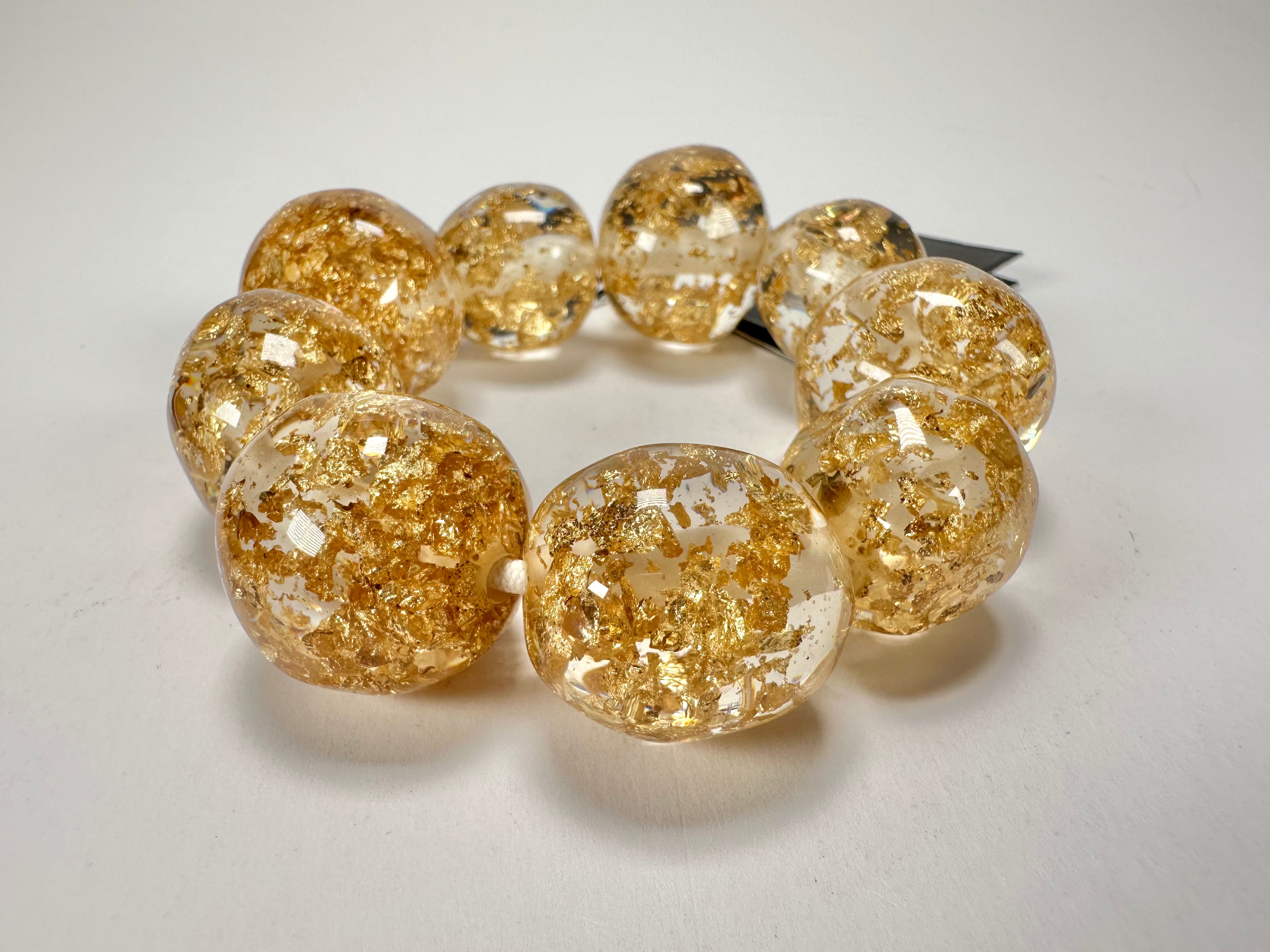 Jackie Brazil "Pebbles On Elastic" Gold Flakes Resin Bracelet ( B2693 )
