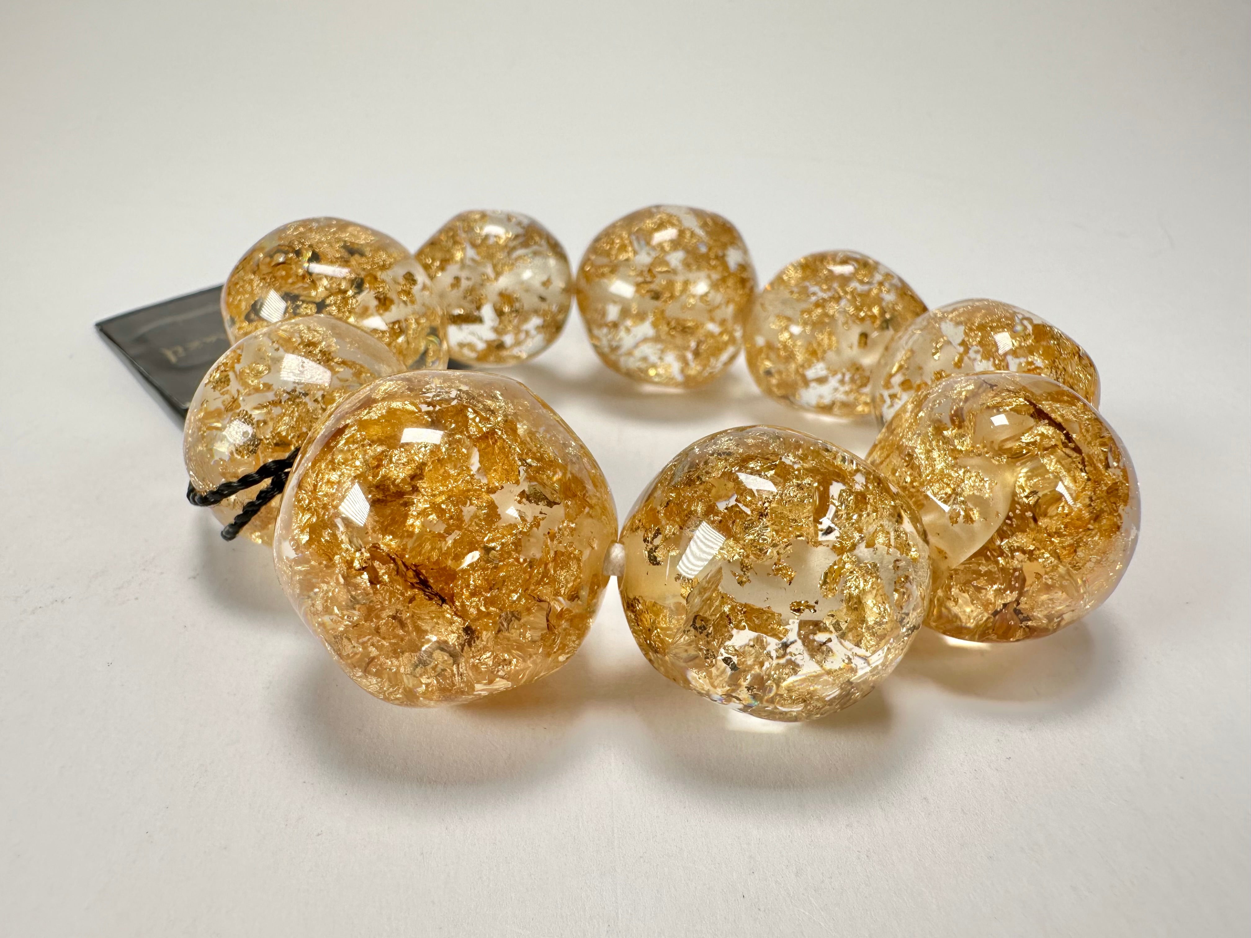 Jackie Brazil "Pebbles On Elastic" Gold Flakes Resin Bracelet ( B2693 )