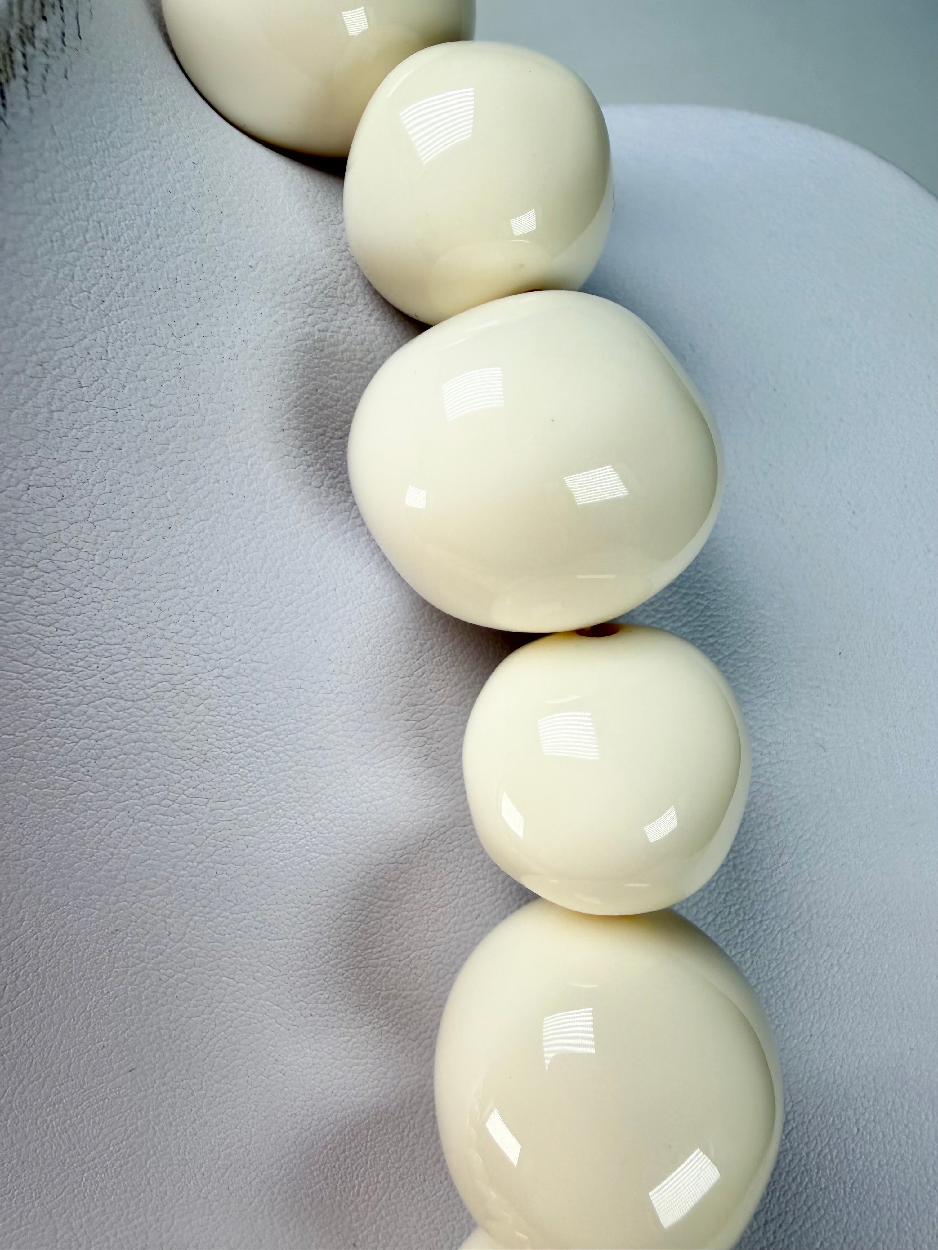 Jackie Brazil "Large Spheres" Cream Short Abstract Necklace 50cm ( N2692 )