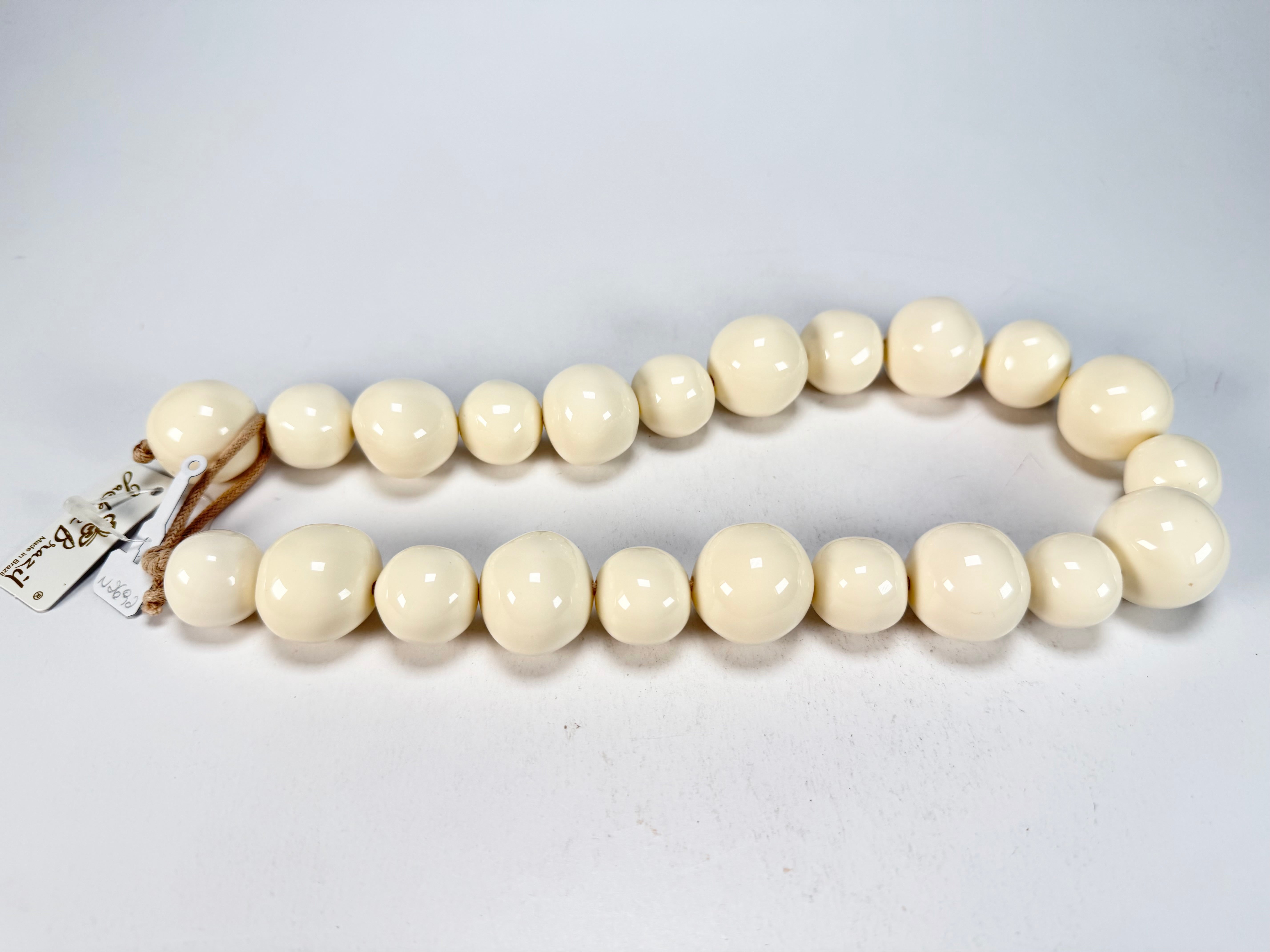 Jackie Brazil "Large Spheres" Cream Short Abstract Necklace 50cm ( N2692 )