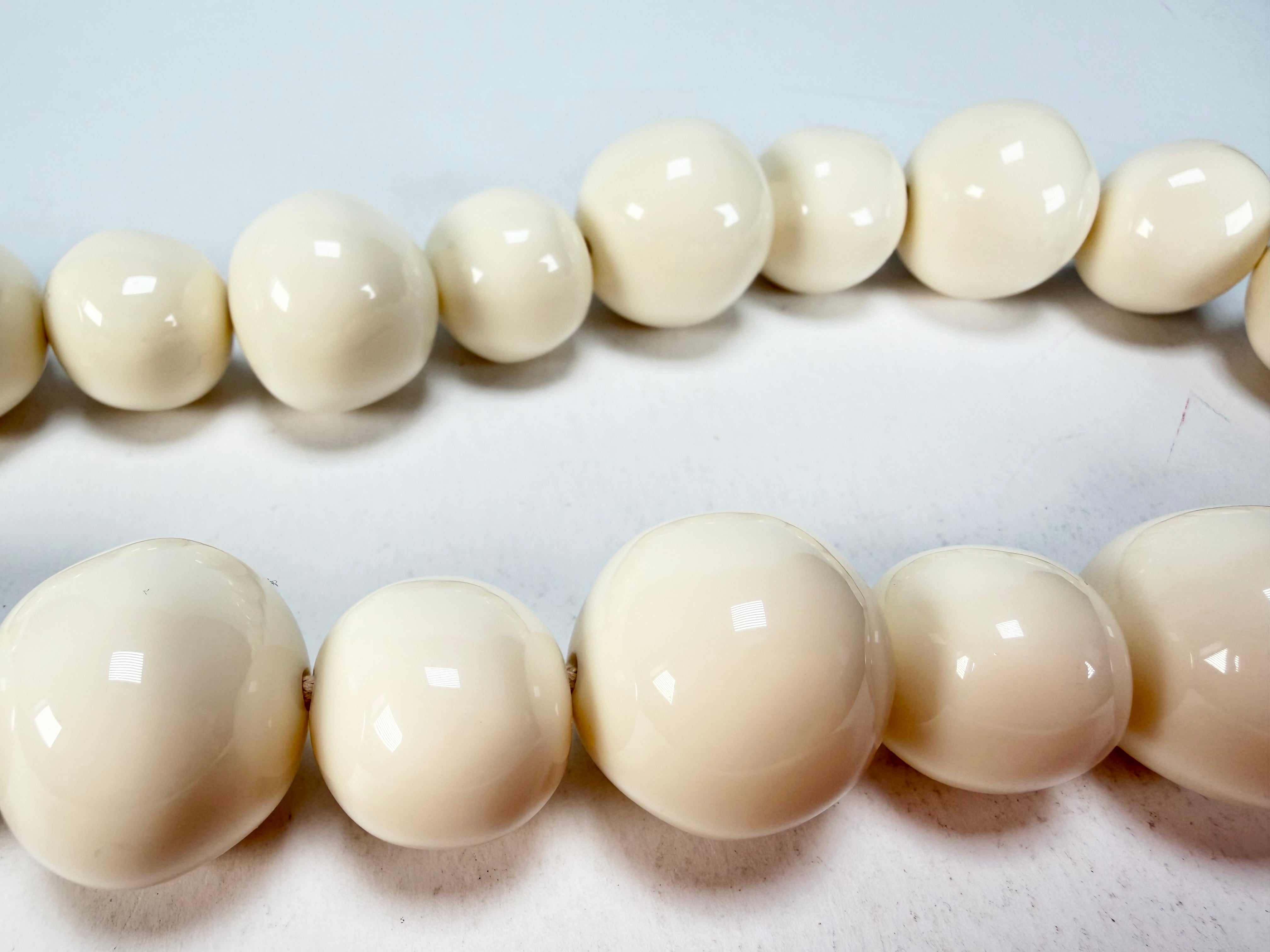 Jackie Brazil "Large Spheres" Cream Short Abstract Necklace 50cm ( N2692 )