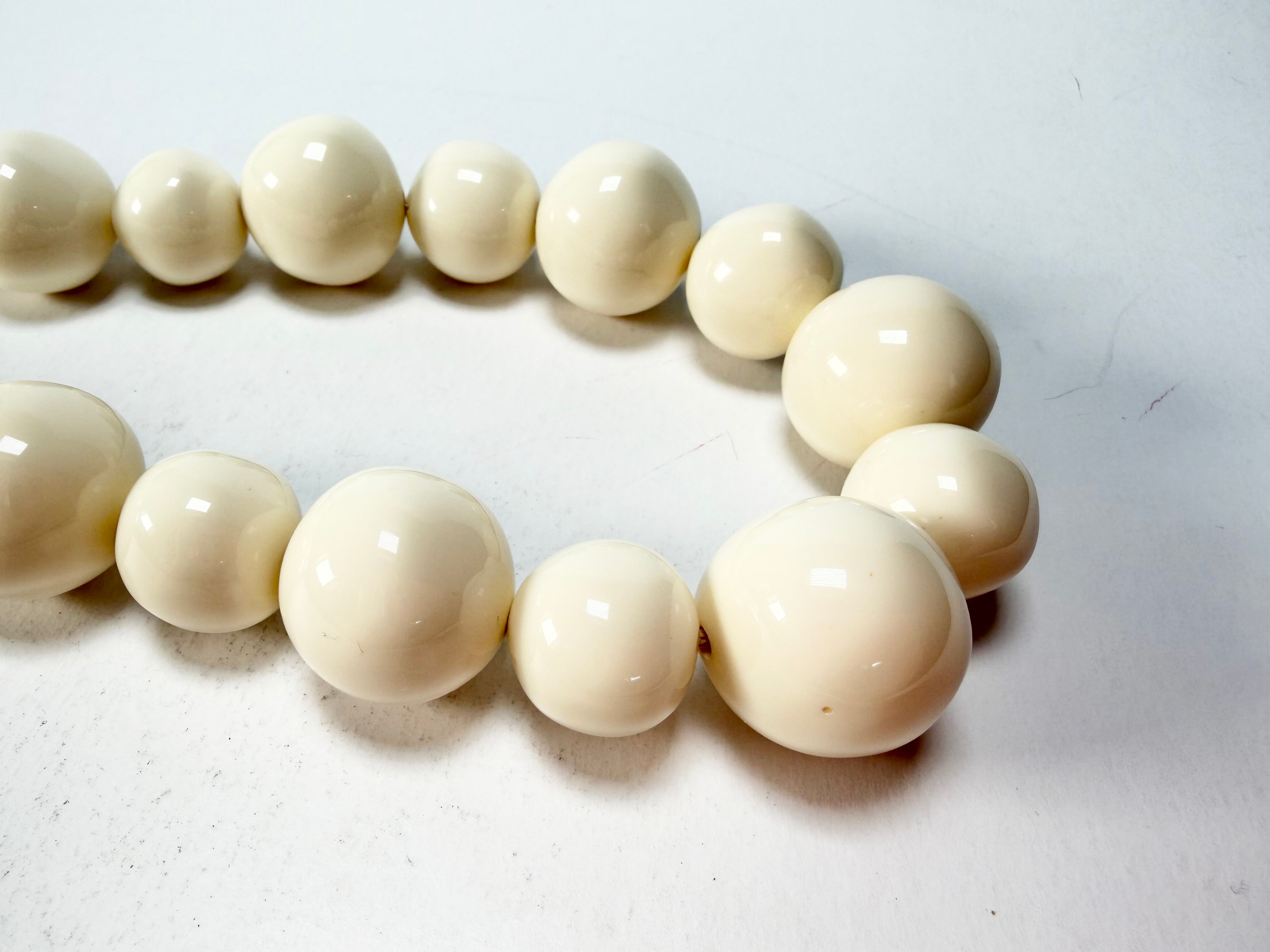 Jackie Brazil "Large Spheres" Cream Short Abstract Necklace 50cm ( N2692 )