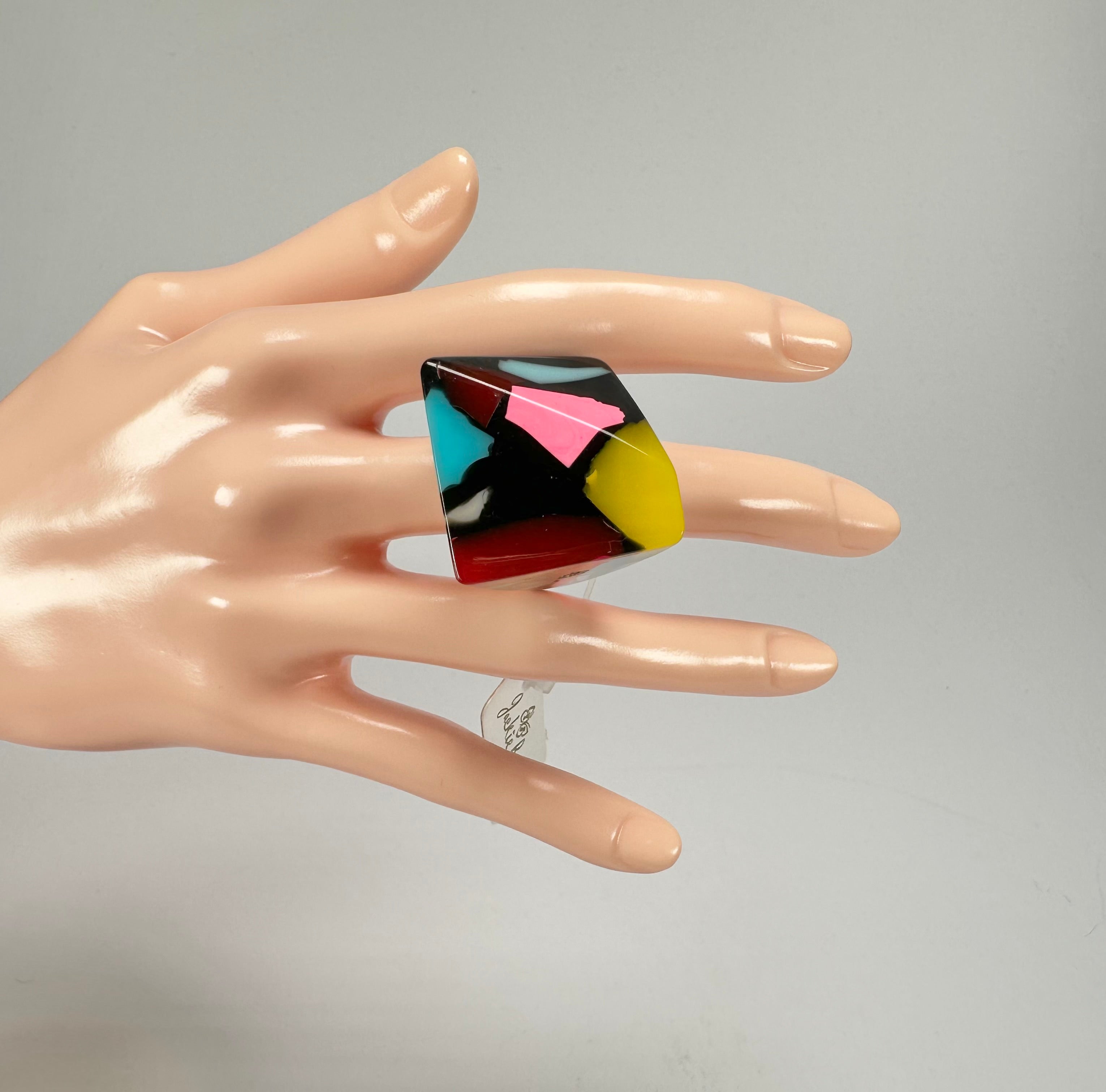 Jackie Brazil "Art Deco" Abstract Resin Ring ( R3081 ) Size UK Q / USA 8