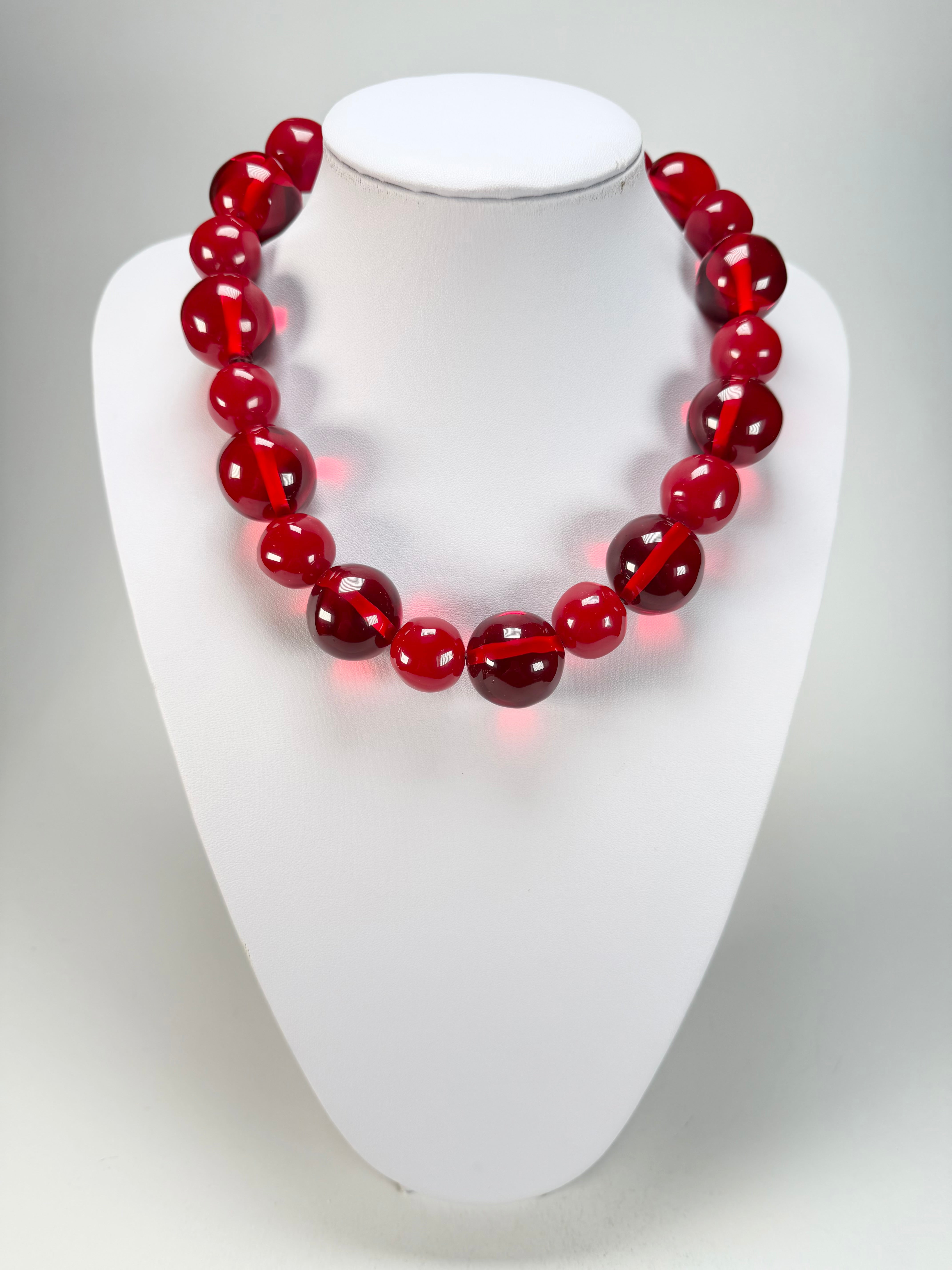 Jackie Brazil "Large Spheres" Red Mix Short Abstract Necklace 50cm ( N2692 )