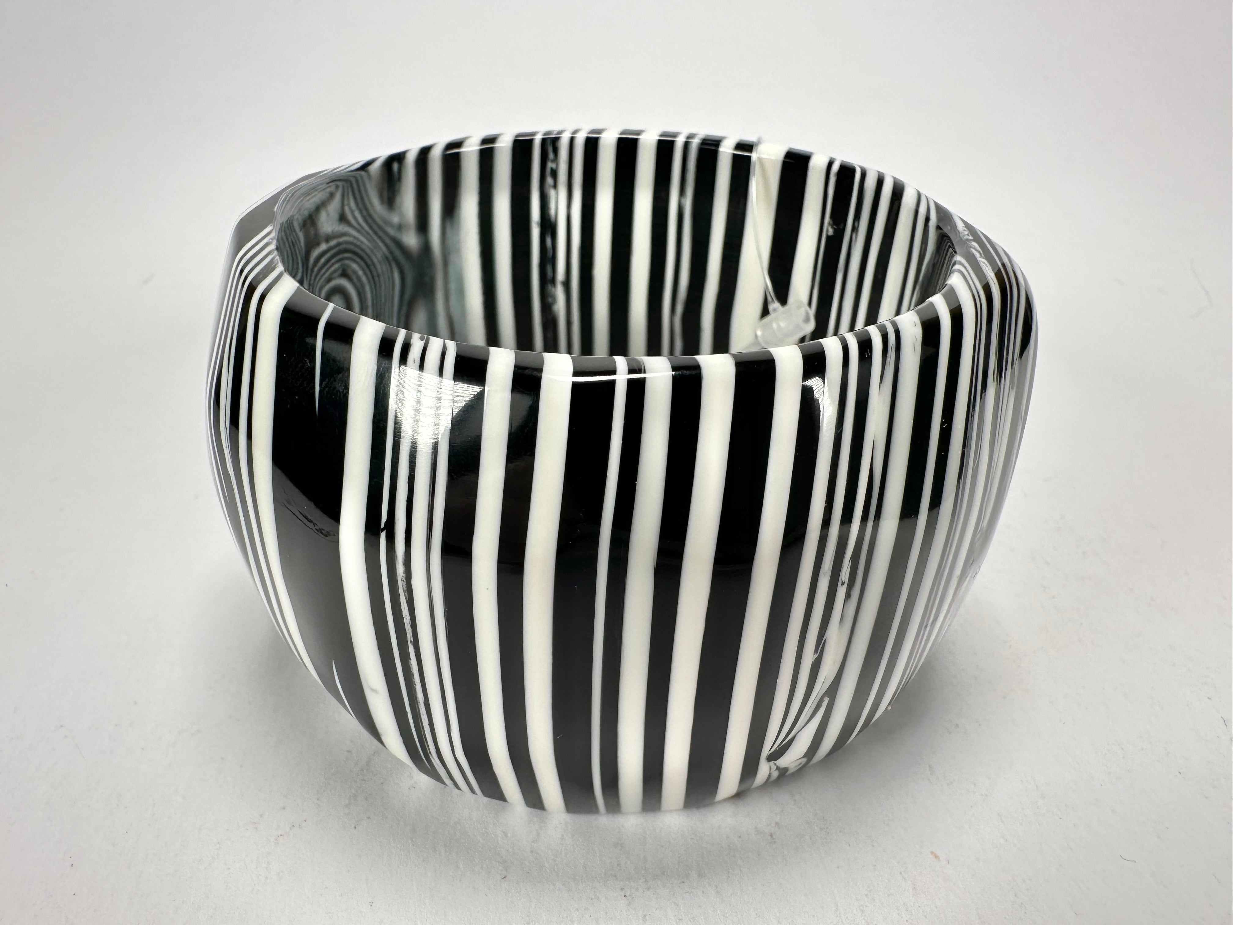 Jackie Brazil "Cat Eye" Liquorice Allsorts Black & White Striped 5cm Resin Bangle ( B2195 )