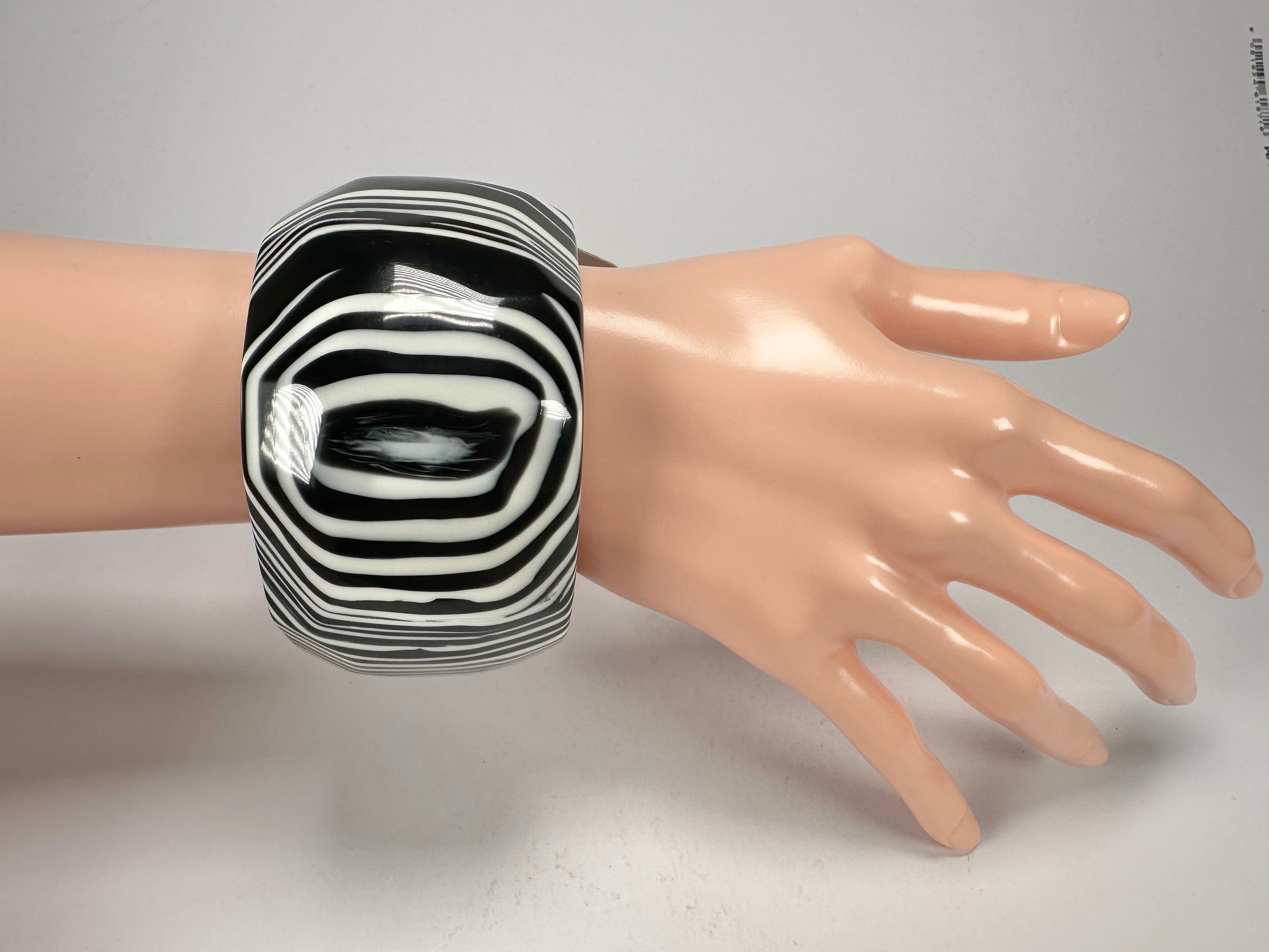 Jackie Brazil "Cat Eye" Liquorice Allsorts Black & White Striped 5cm Resin Bangle ( B2195 )