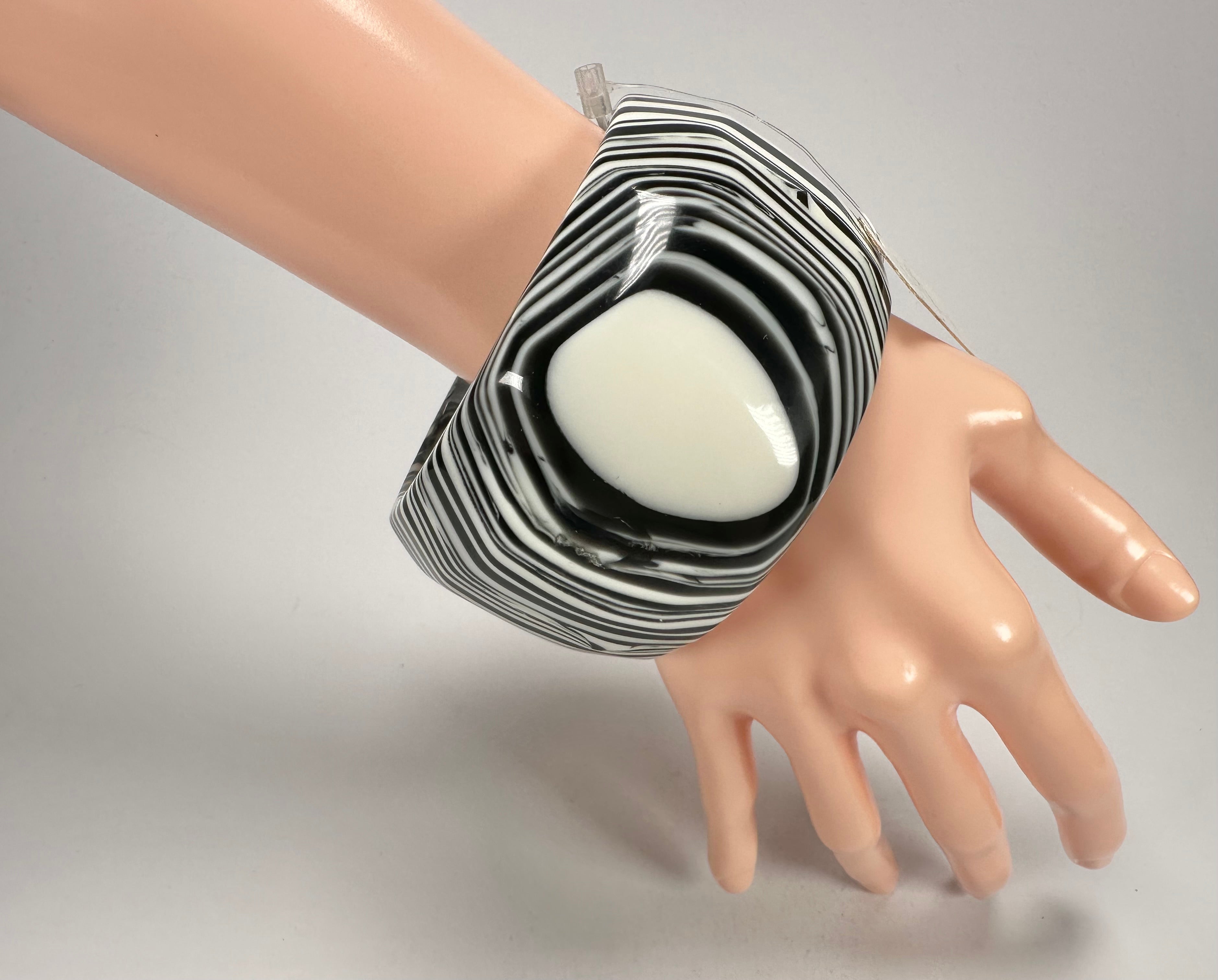 Jackie Brazil "Cat Eye" Liquorice Allsorts Black & White Striped 5cm Resin Bangle ( B2195 )
