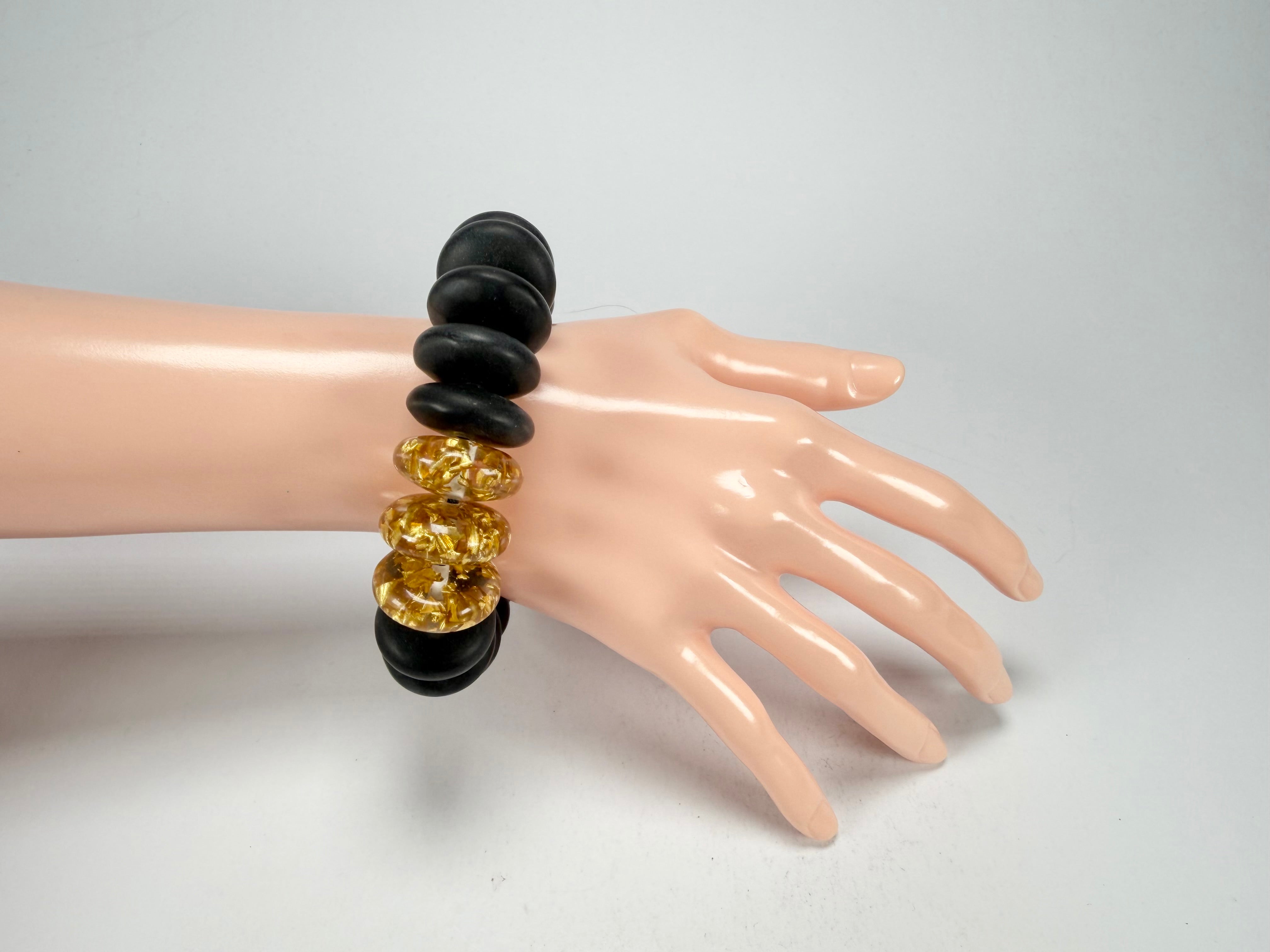 Jackie Brazil "Ana" Black Matt & Gold Flakes Mix Elasticated Wheels Resin Bracelet ( B0910 )