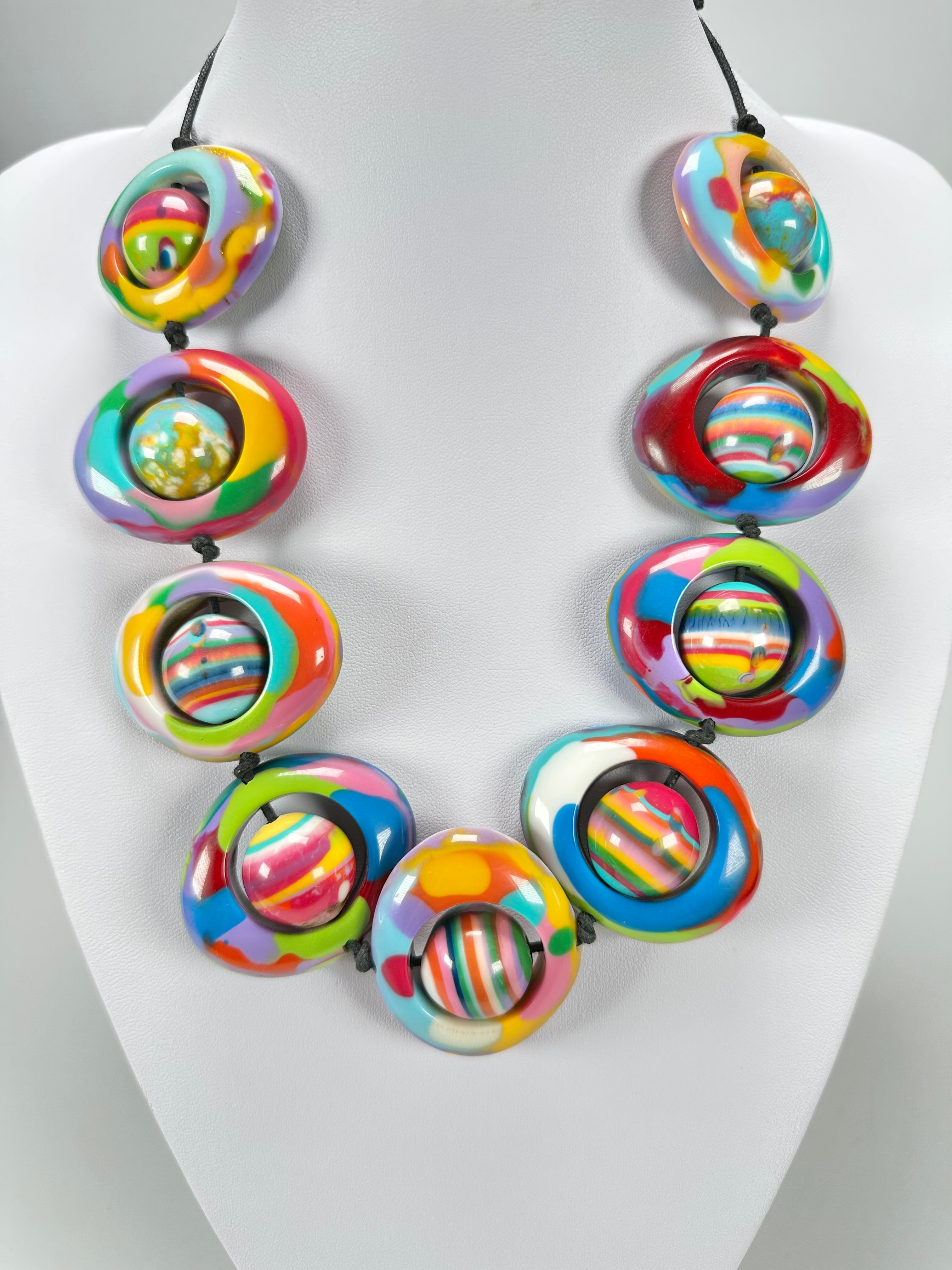 Jackie Brazil "Saturn" Kandinsky Disc & Ball On String Short 50cm Necklace ( N0051 )