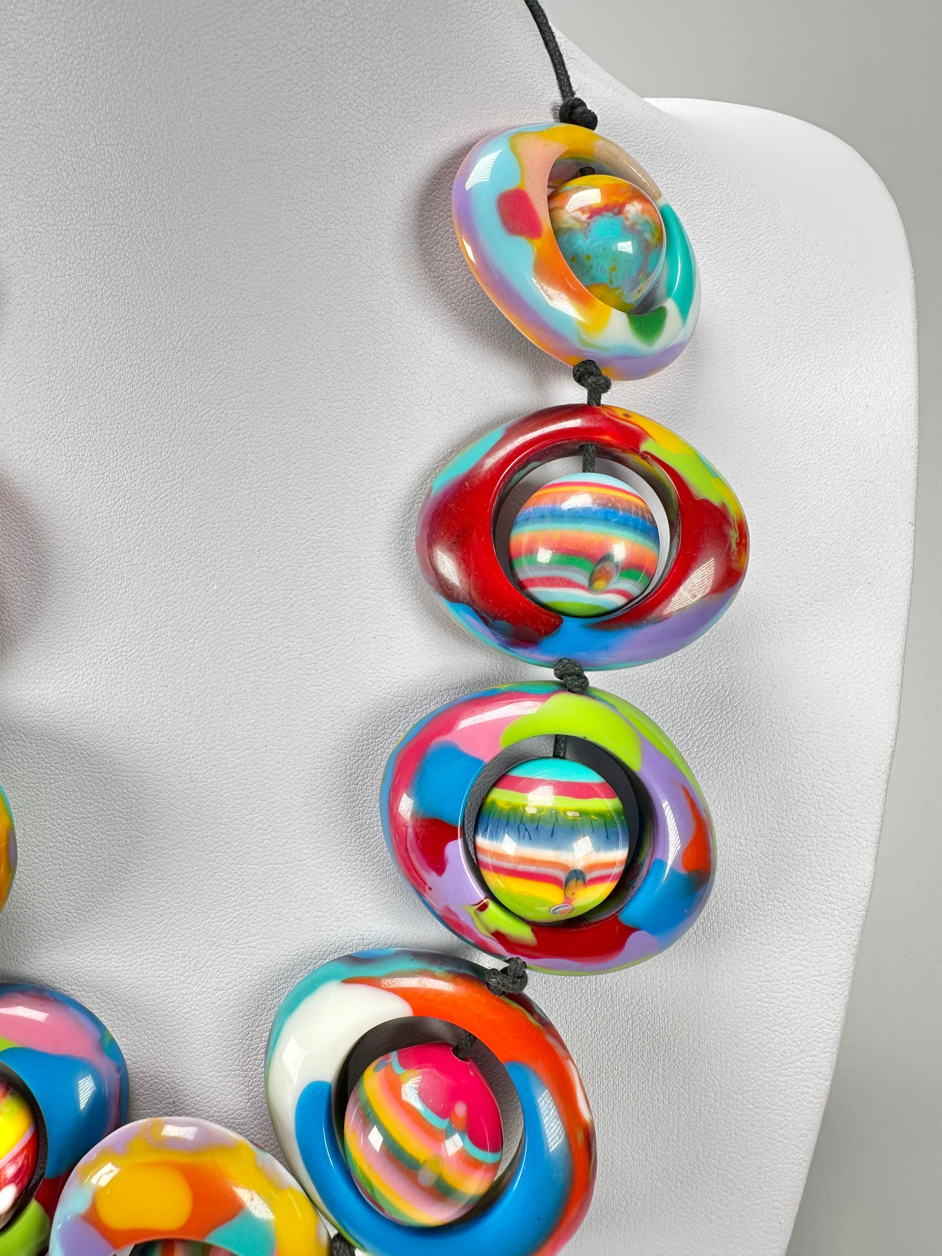 Jackie Brazil "Saturn" Kandinsky Disc & Ball On String Short 50cm Necklace ( N0051 )