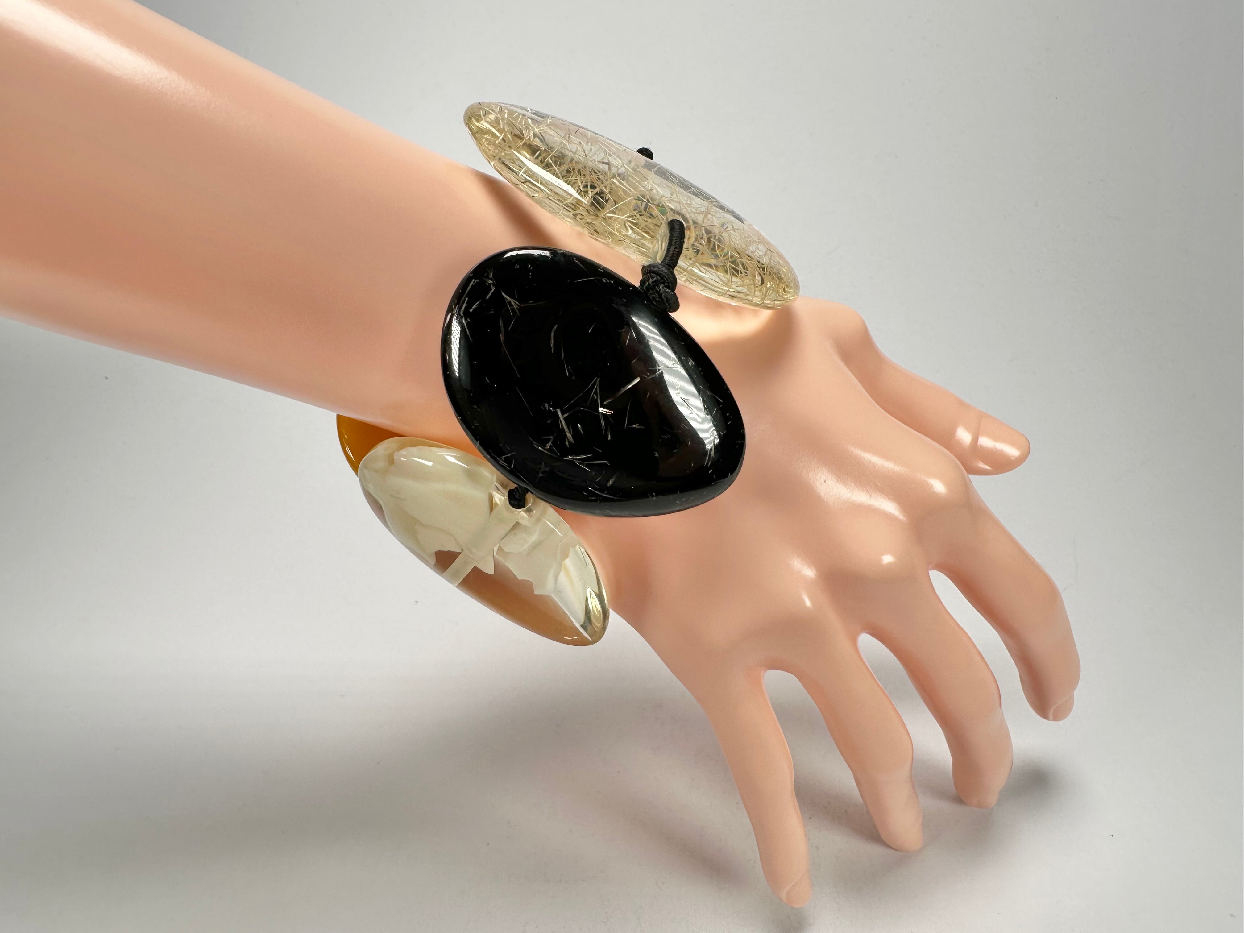 Jackie Brazil "Riverstones" Seasons Mix Stone Large Flat Stones On Elastic Bracelet ( B3716 )