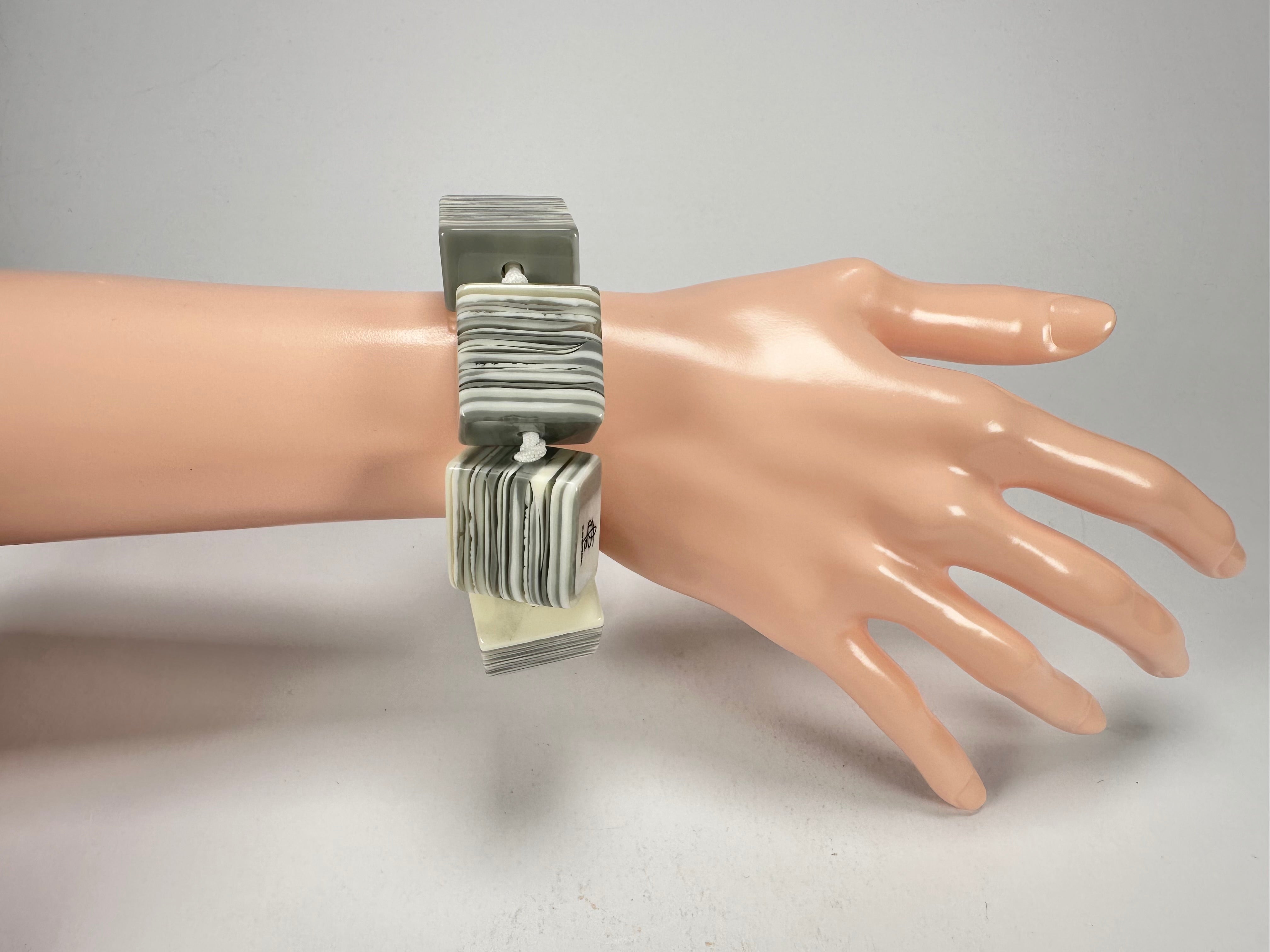 Jackie Brazil "Gala" Liquorice Half Rectangles On Elastic Cream Mix Bracelet ( B0778 )