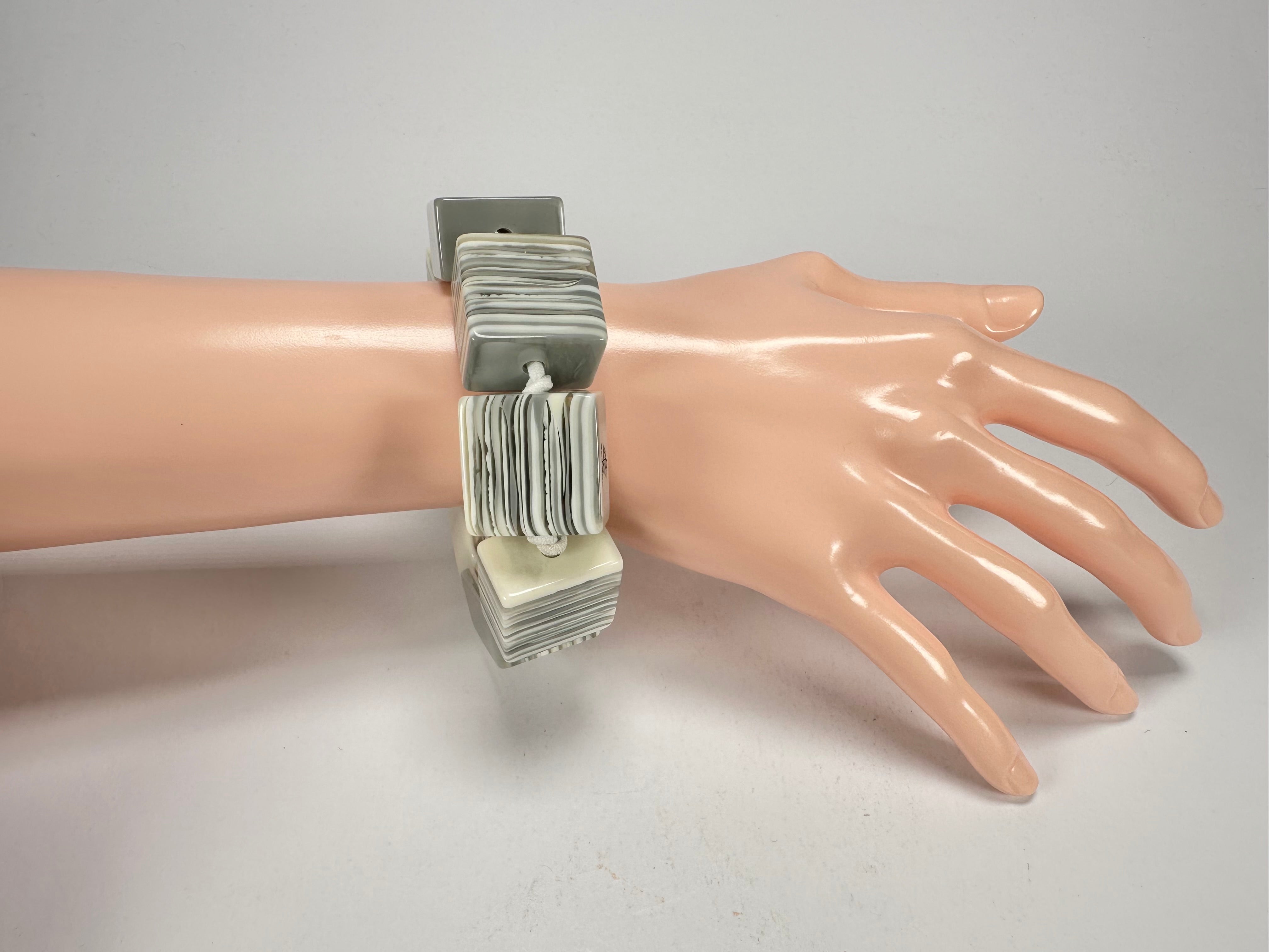 Jackie Brazil "Gala" Liquorice Half Rectangles On Elastic Cream Mix Bracelet ( B0778 )