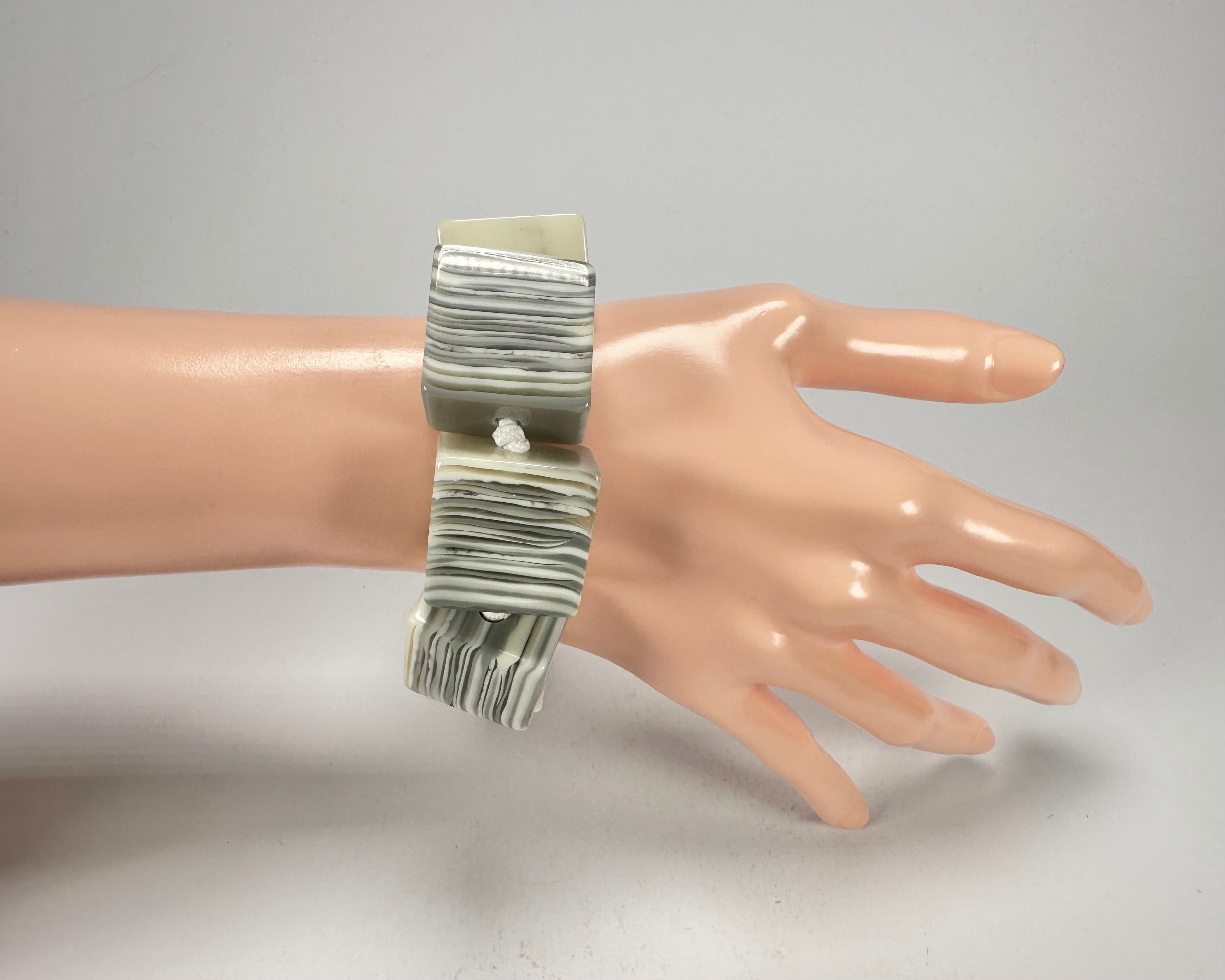 Jackie Brazil "Gala" Liquorice Half Rectangles On Elastic Cream Mix Bracelet ( B0778 )