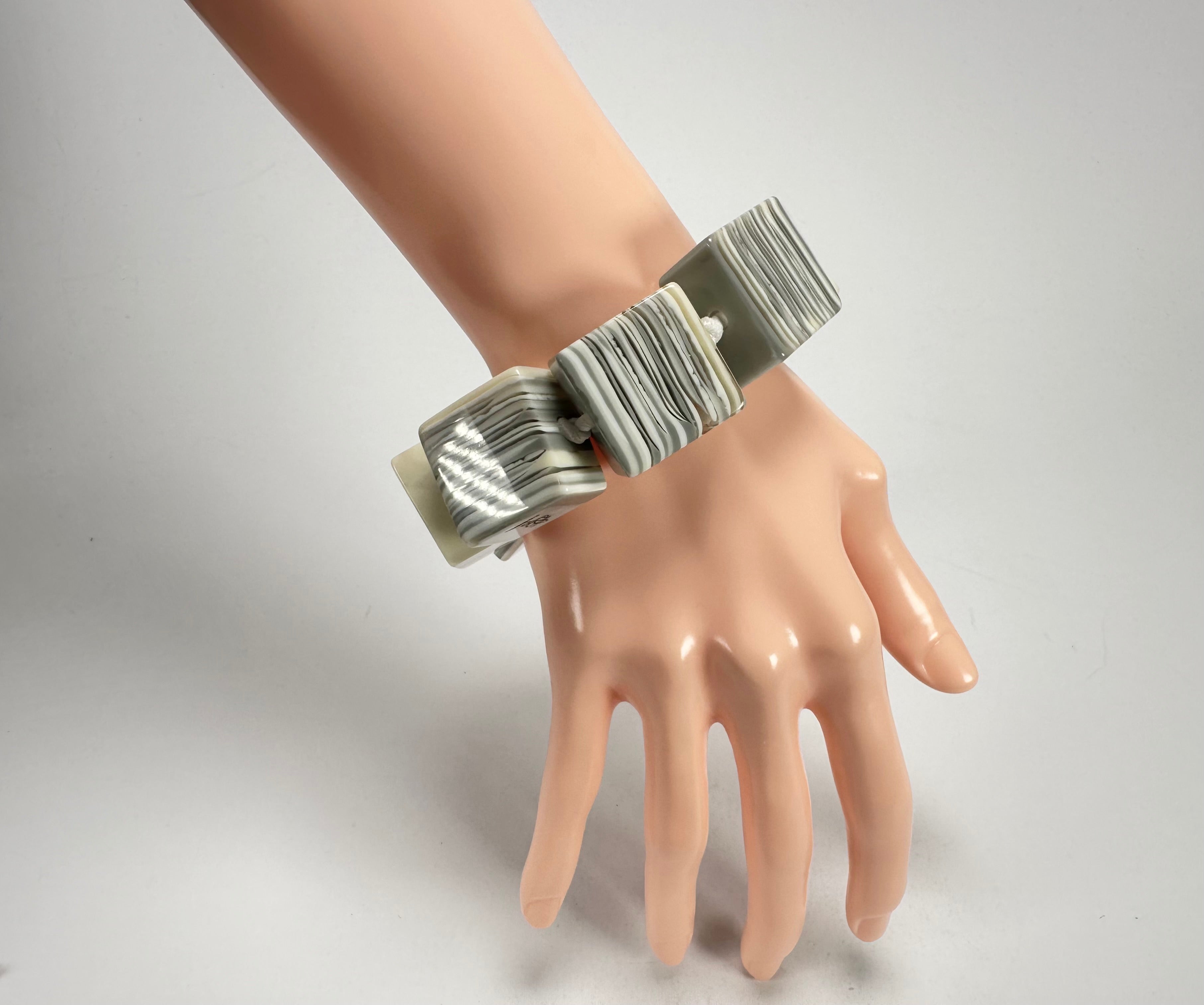 Jackie Brazil "Gala" Liquorice Half Rectangles On Elastic Cream Mix Bracelet ( B0778 )