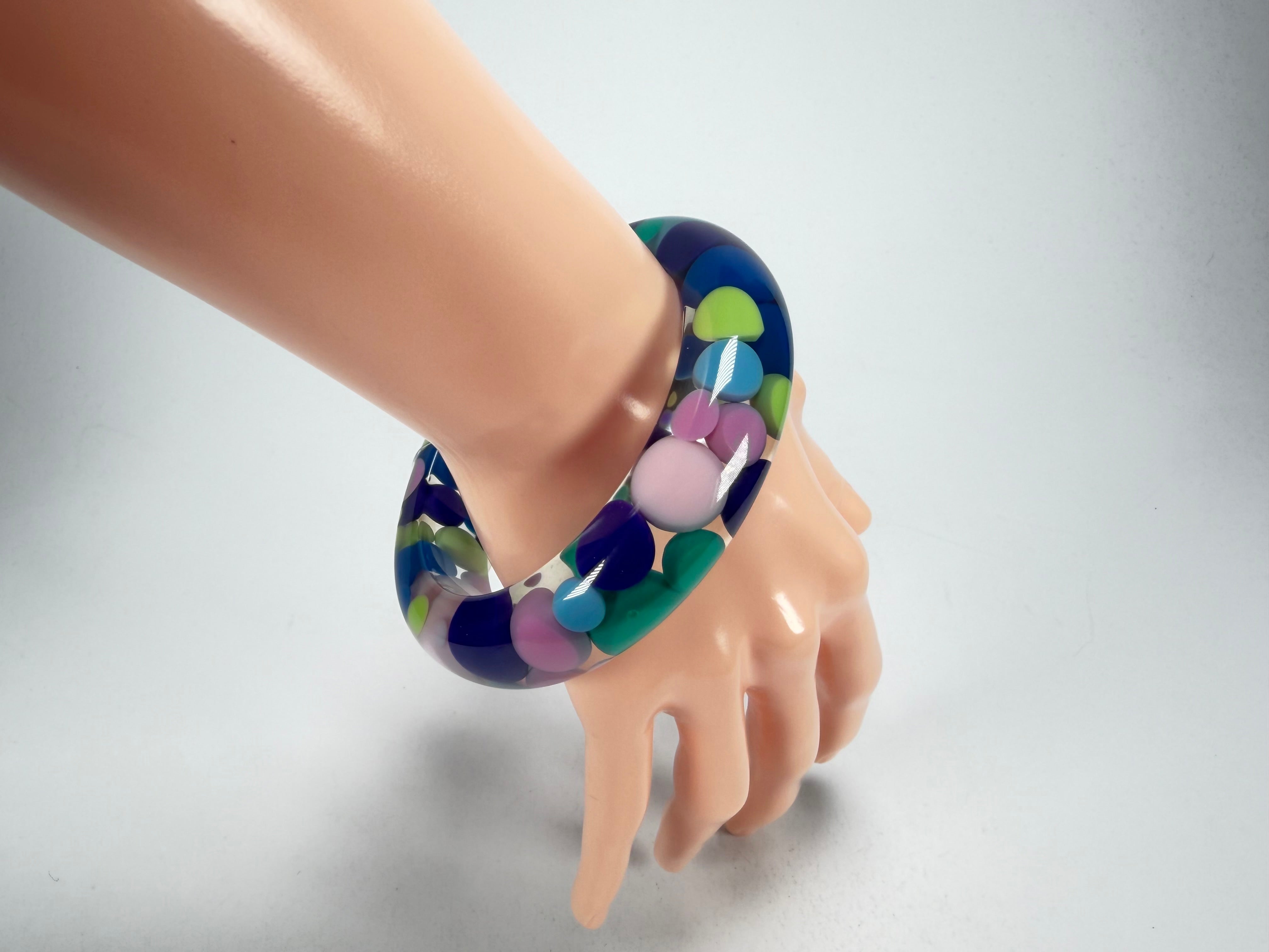 Jackie Brazil "Shinny Spotted" Blue Mix Spots Solid Round Resin 1.7cm Bangle ( B1726 )