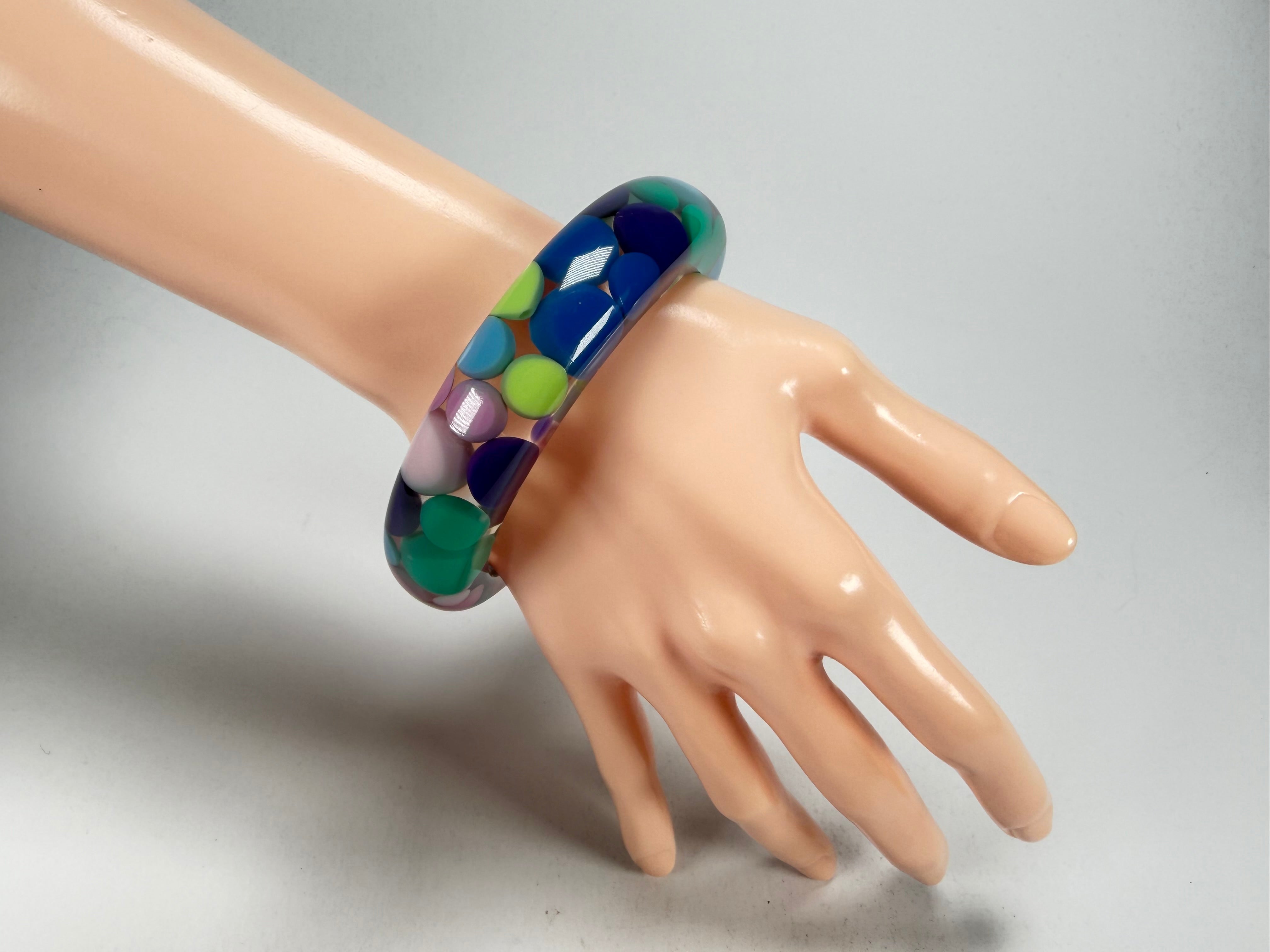 Jackie Brazil "Shinny Spotted" Blue Mix Spots Solid Round Resin 1.7cm Bangle ( B1726 )