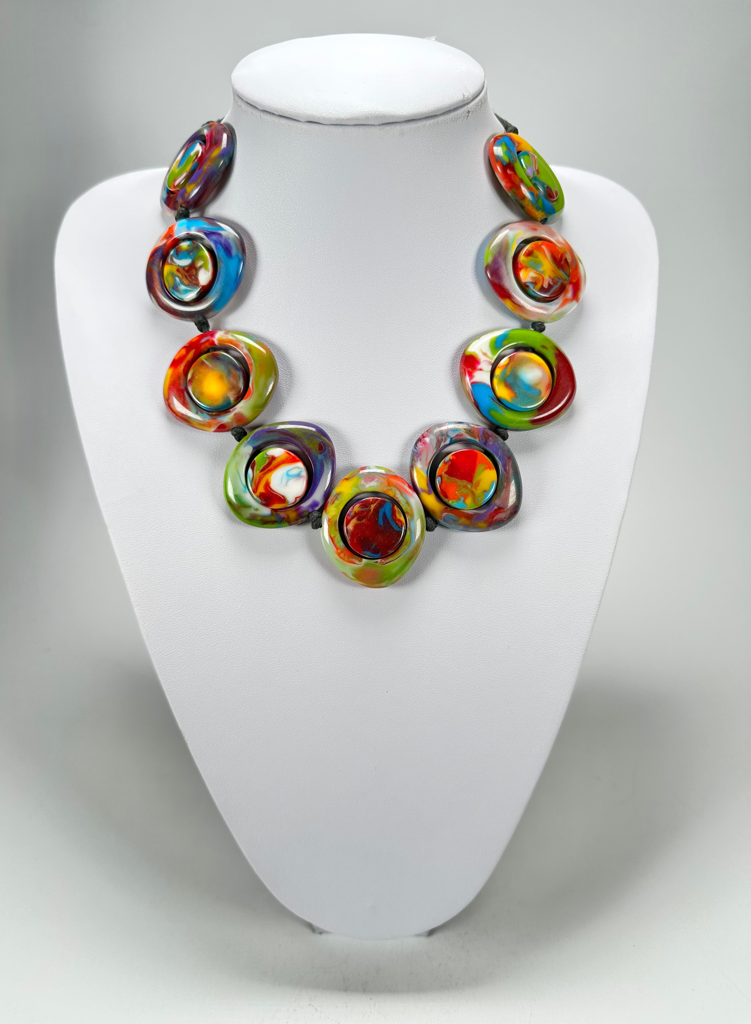 Jackie Brazil "Saturn" Kandinsky Disk and Cylinder On String Short 50cm Necklace ( N0060 )