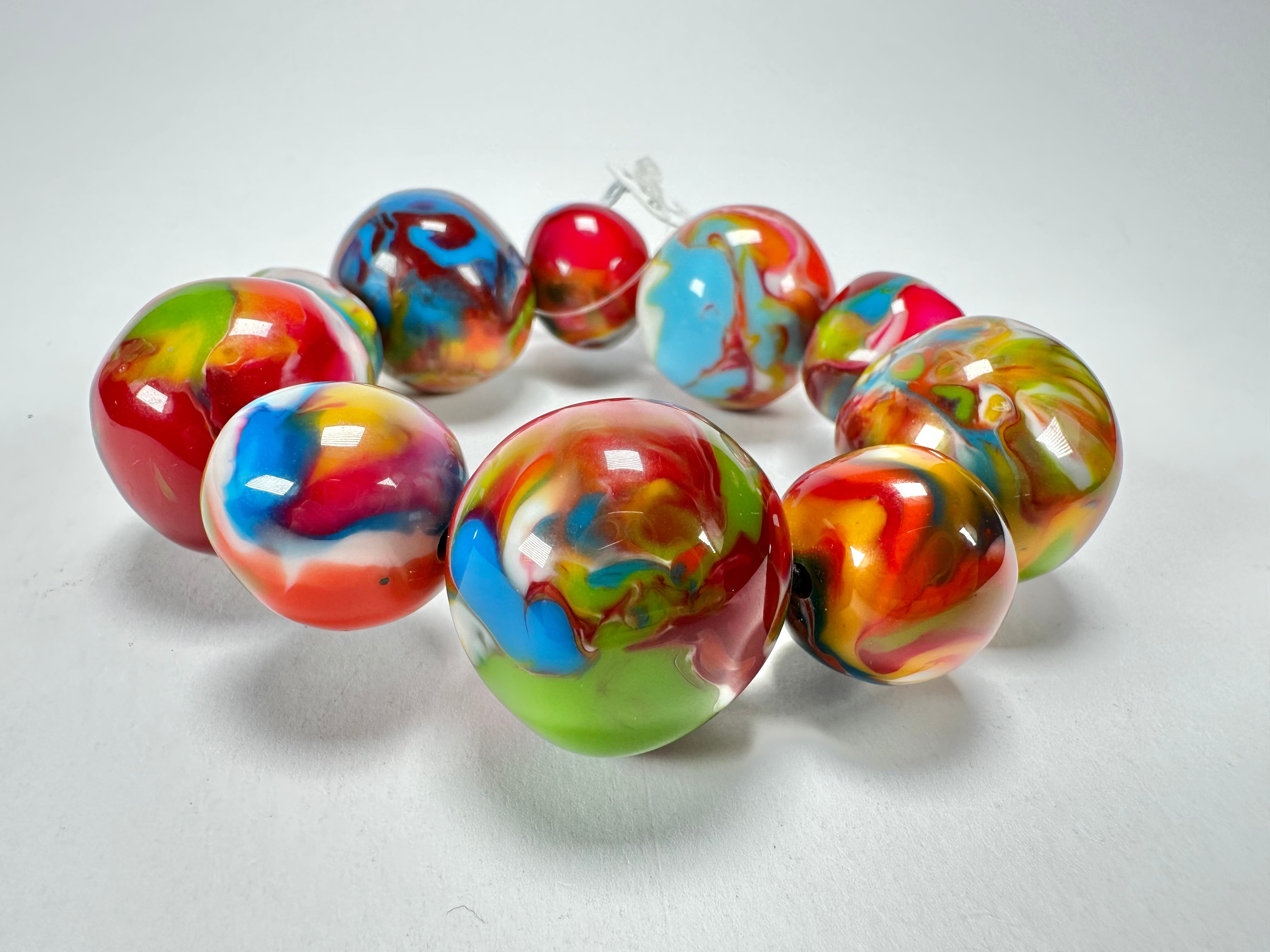 Jackie Brazil "Pebbles On Elastic" Kandinsky Resin Bracelet ( B2693 )