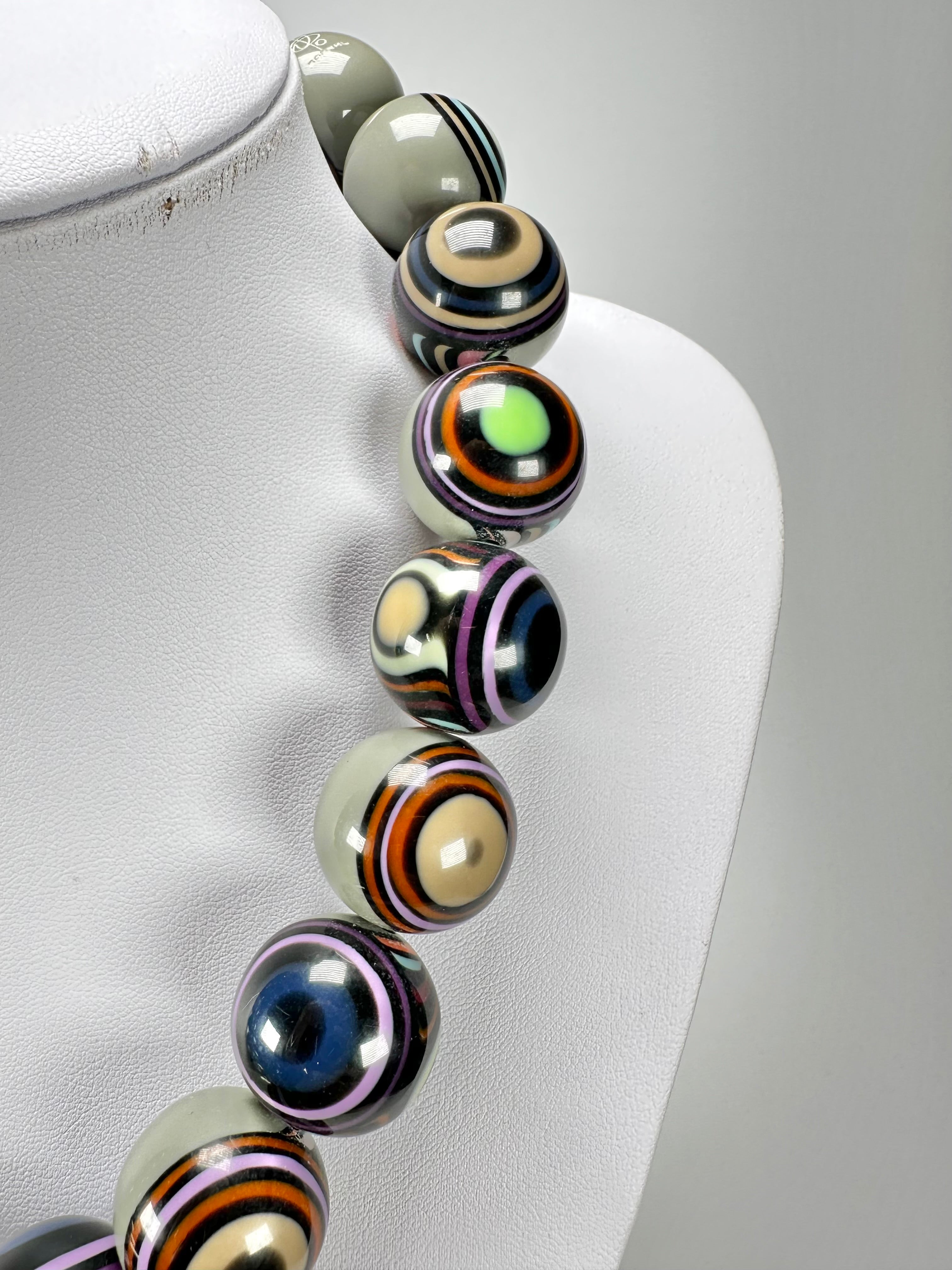 Jackie Brazil "Darning" Grey Swirls Balls With Cat Eyes Choker Resin Necklace ( N3200 )