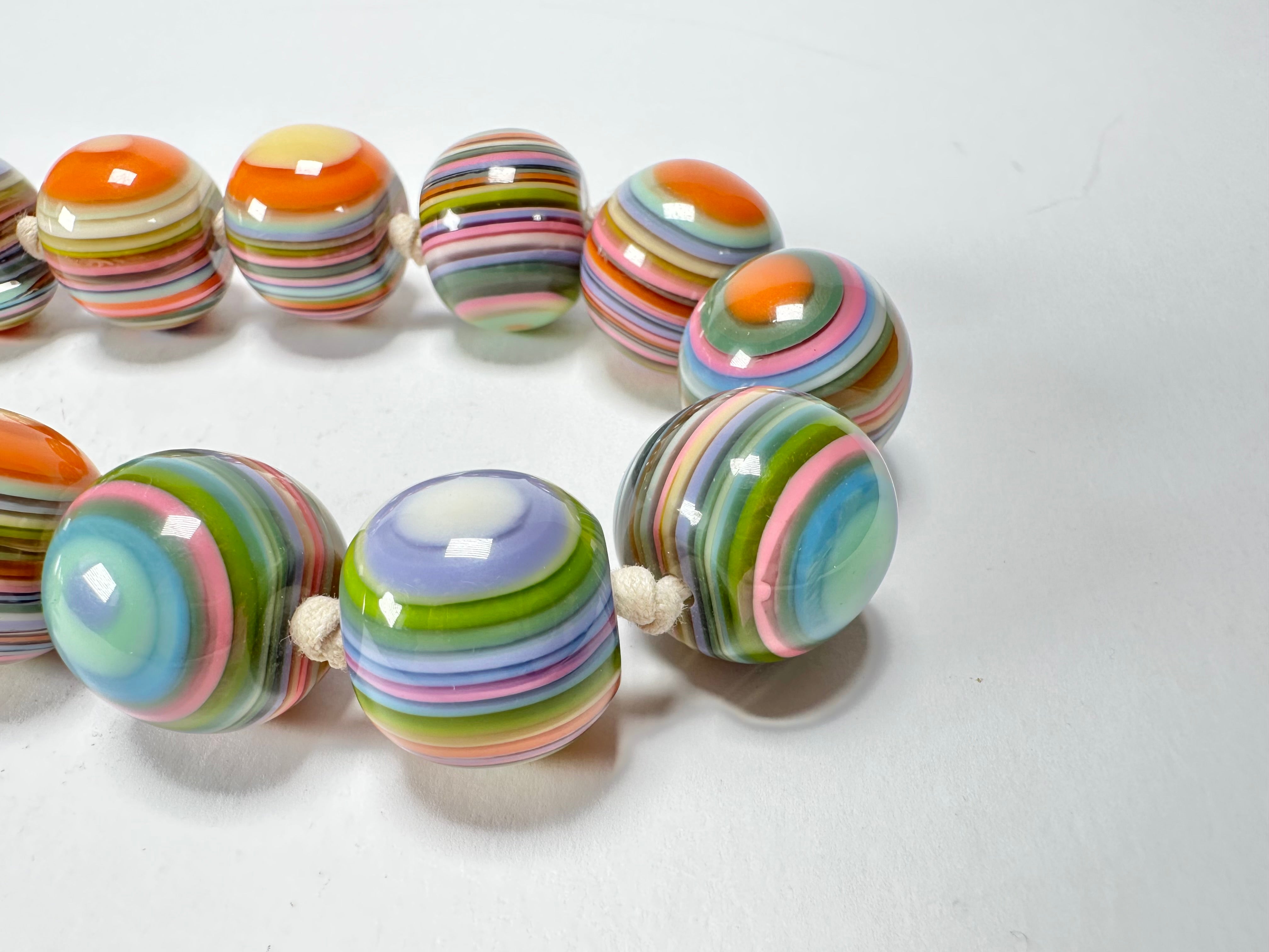 Jackie Brazil "Cat Eyes" Spring Colour Liquorice Balls Resin Necklace 50cm ( N0894 )