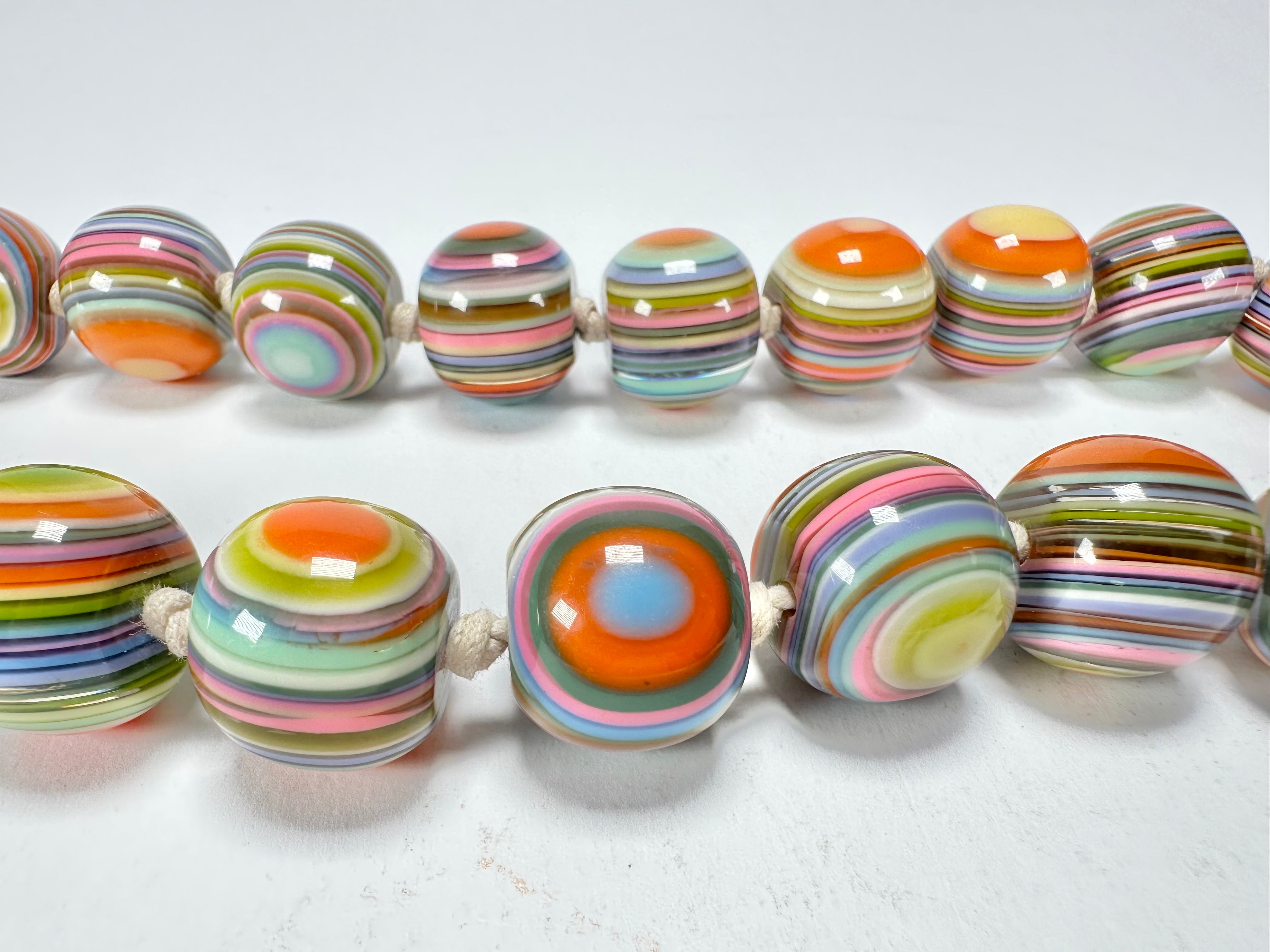 Jackie Brazil "Cat Eyes" Spring Colour Liquorice Balls Resin Necklace 50cm ( N0894 )