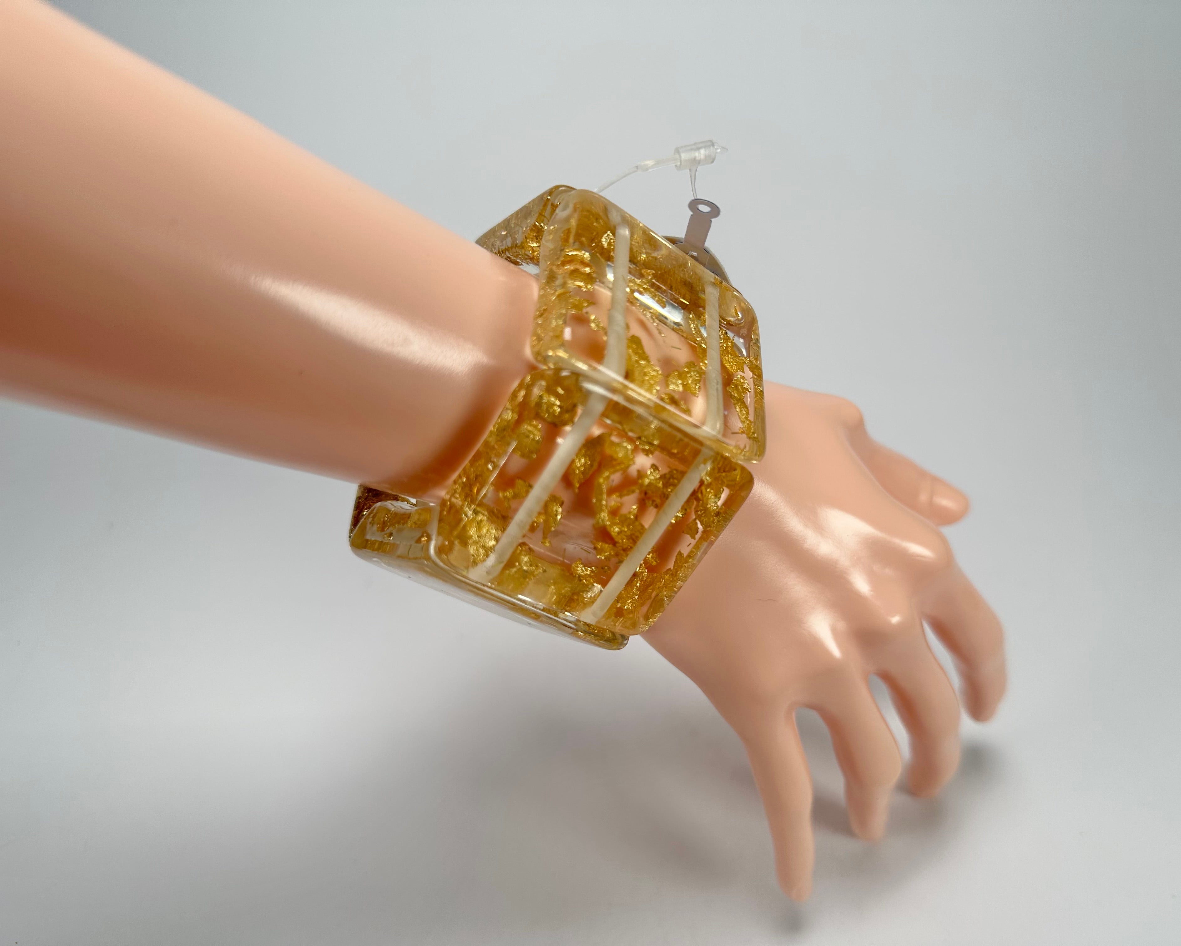 Jackie Brazil "Sabrina" Gold Flakes Elasticated Bracelet ( B0225 )