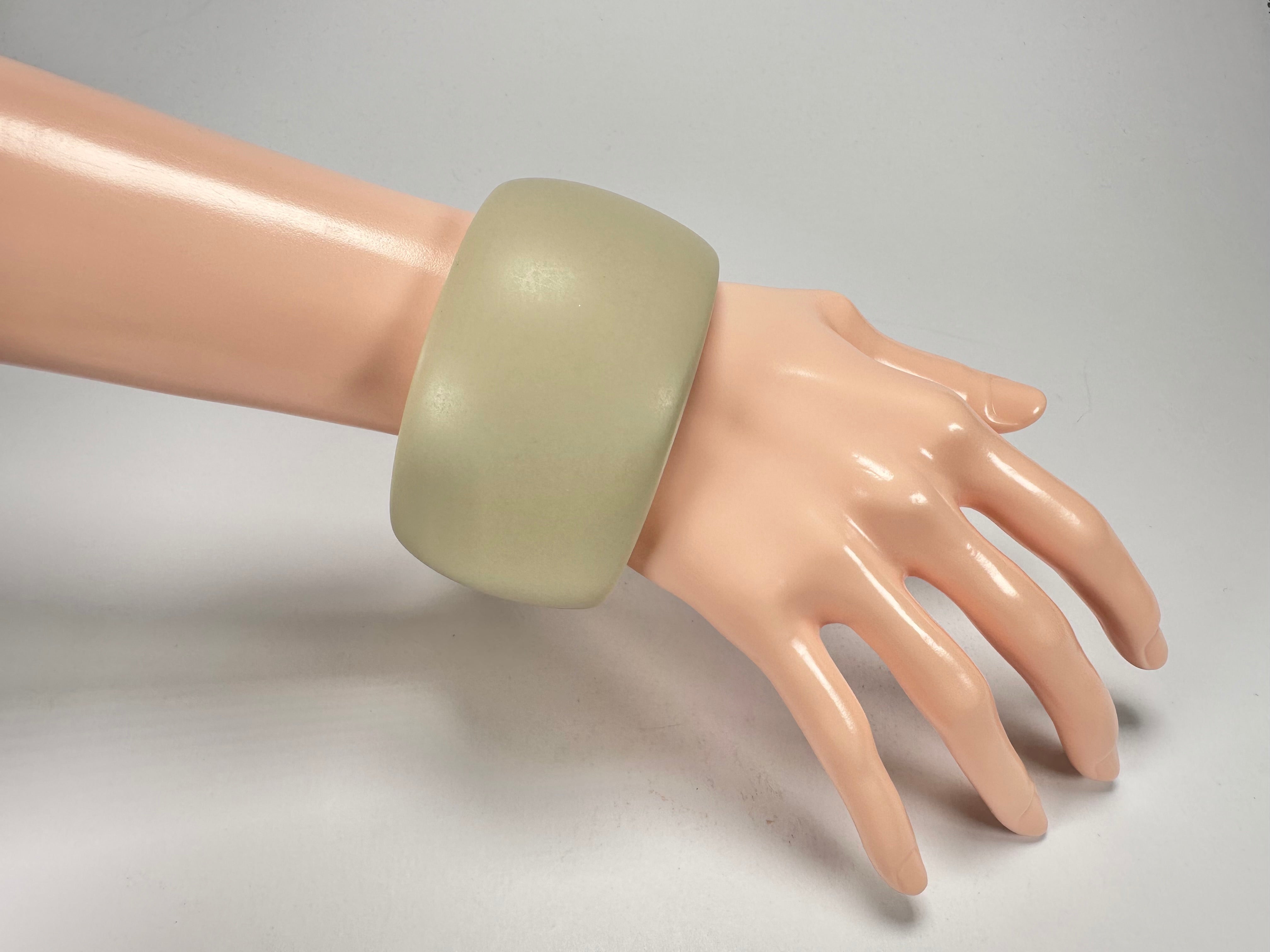 Jackie Brazil "Carmen" Natural Beige Matte 5cm Resin Bangle ( B2500 )