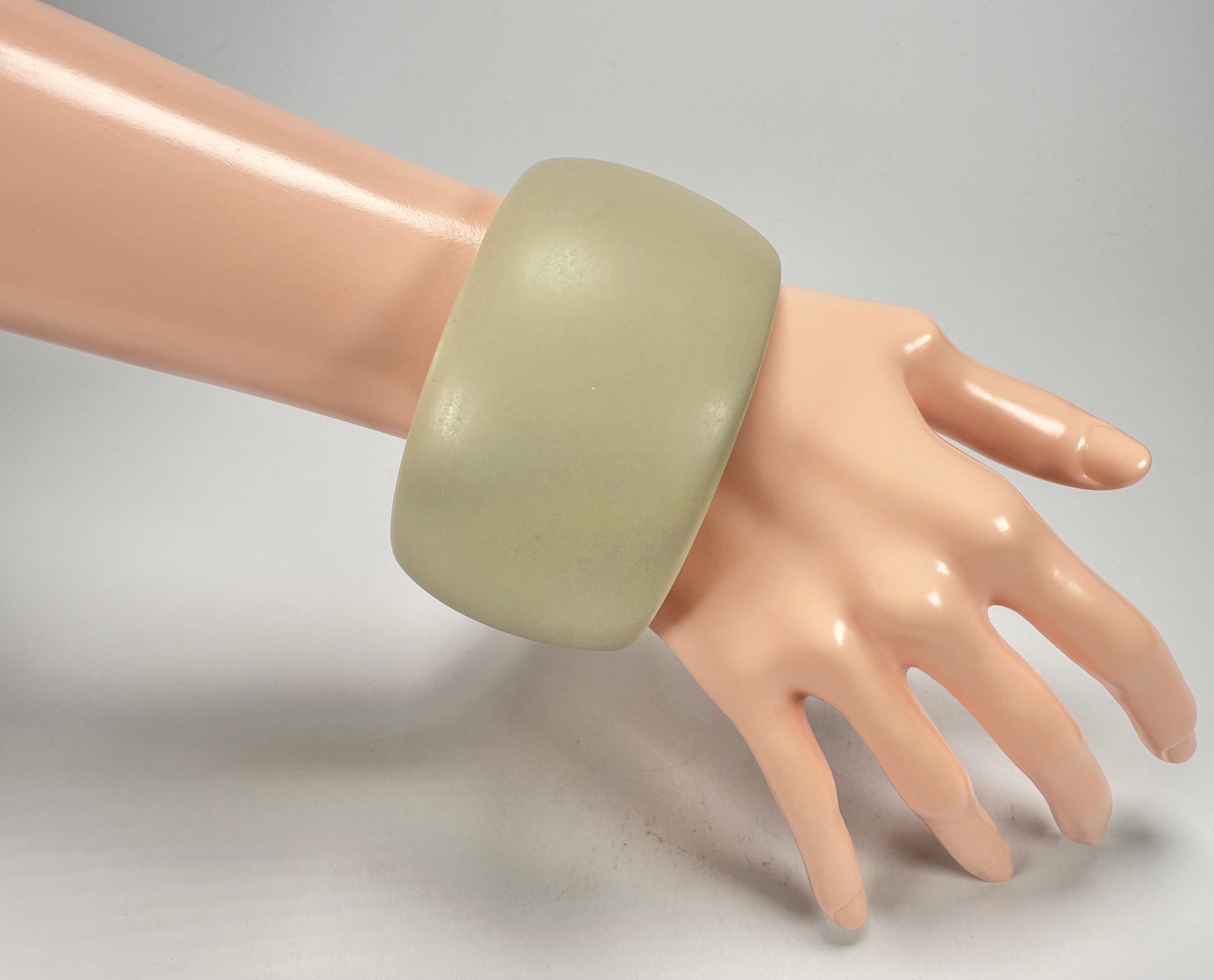Jackie Brazil "Carmen" Natural Beige Matte 5cm Resin Bangle ( B2500 )