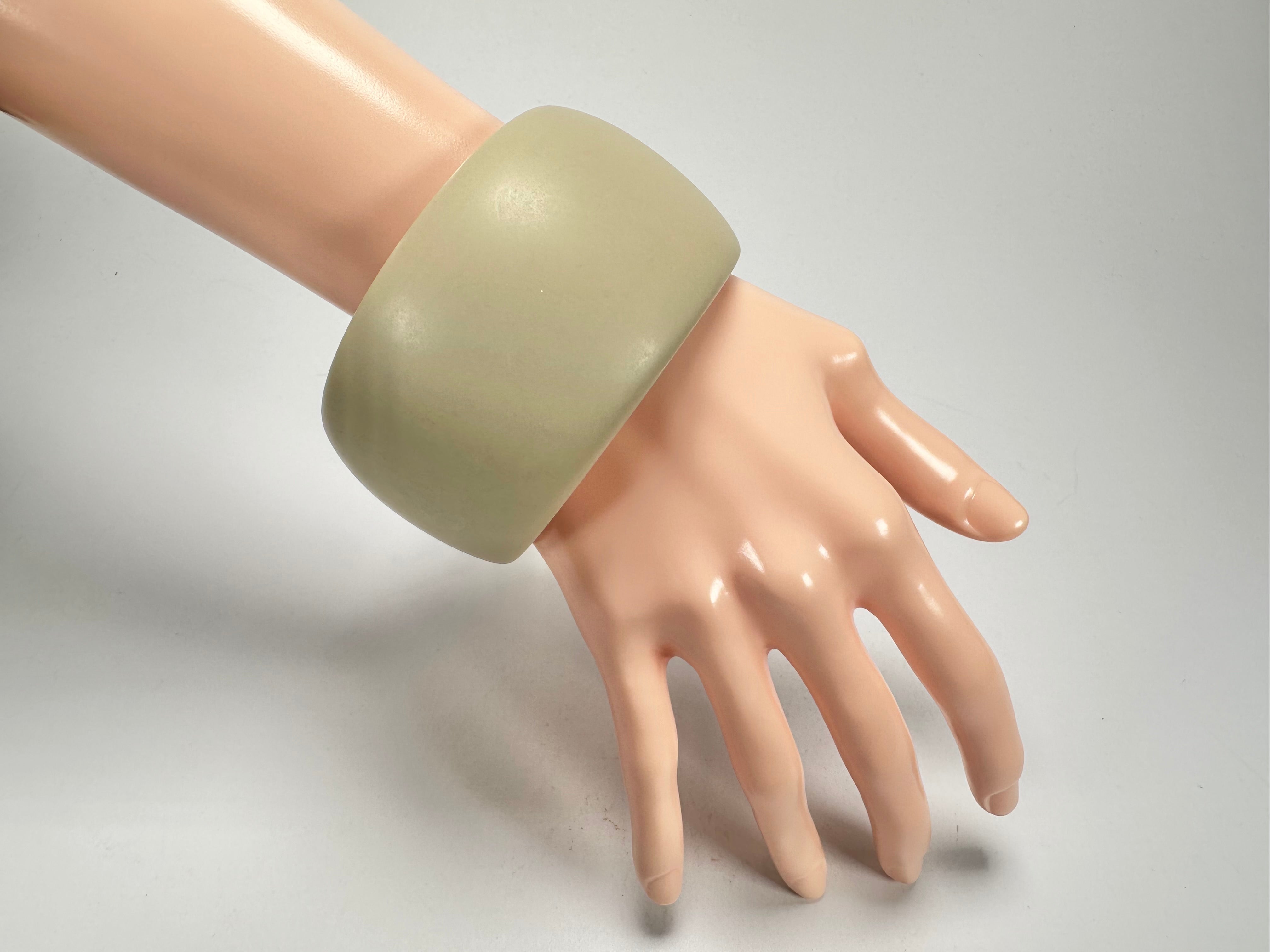 Jackie Brazil "Carmen" Natural Beige Matte 5cm Resin Bangle ( B2500 )