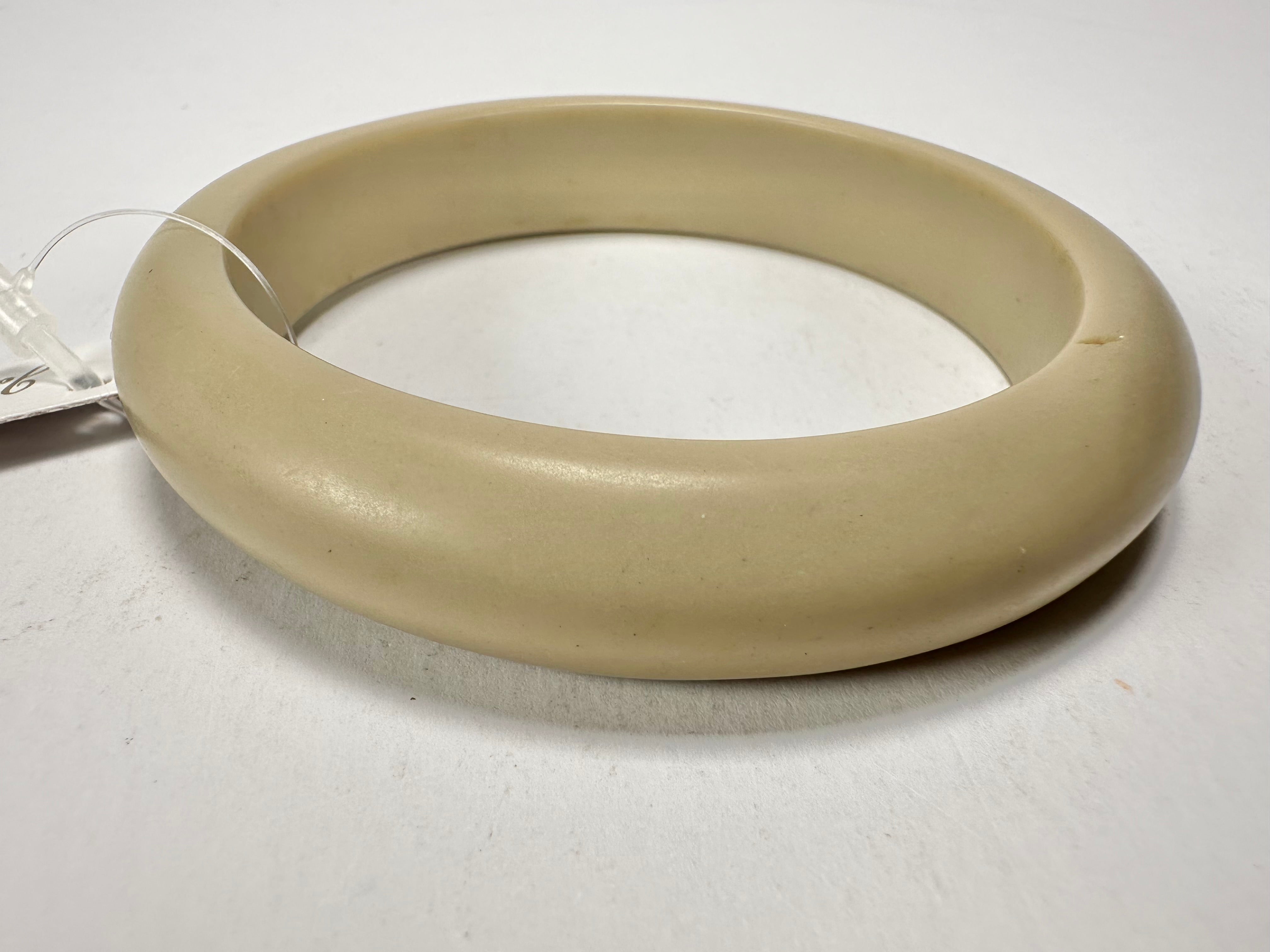 Jackie Brazil "Cushie" Beige Matte Solid Round 1.3cm Bangle ( B0300 )
