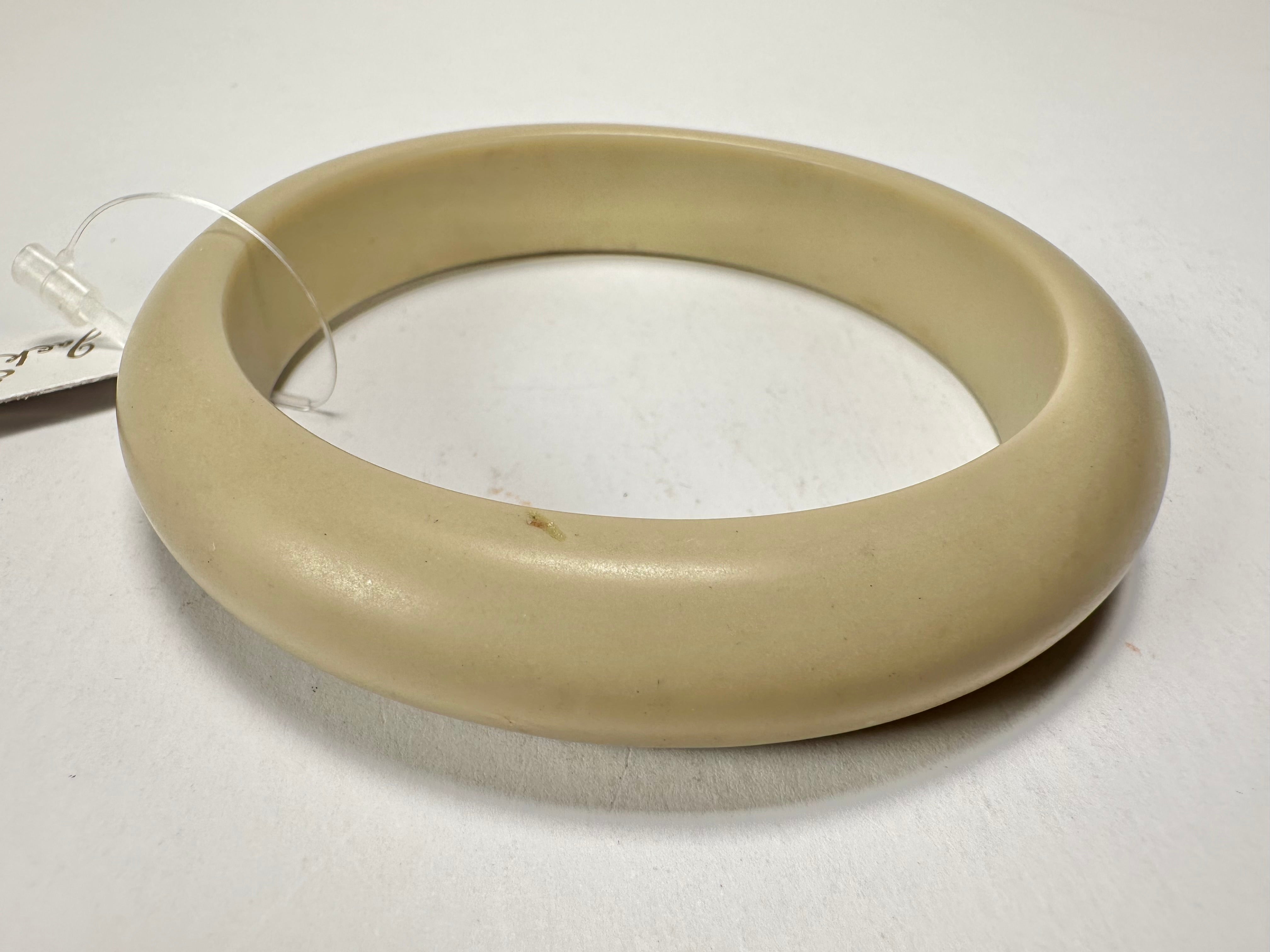 Jackie Brazil "Cushie" Beige Matte Solid Round 1.3cm Bangle ( B0300 )