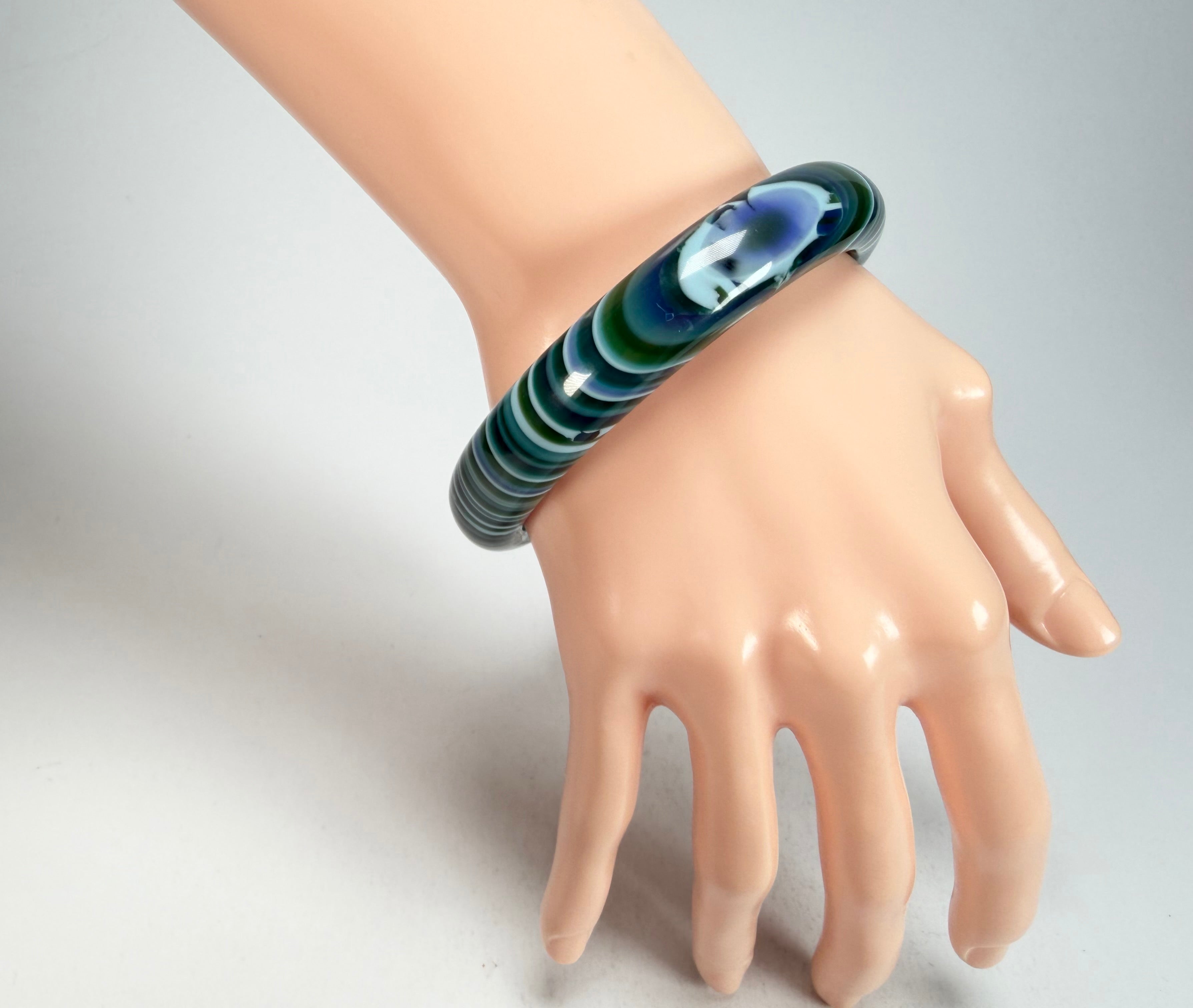 Jackie Brazil "Thin Cat Eye" Liquorice Allsorts with Cat Eye Blue Mix 1.3cm Resin Bangle ( B1151 )