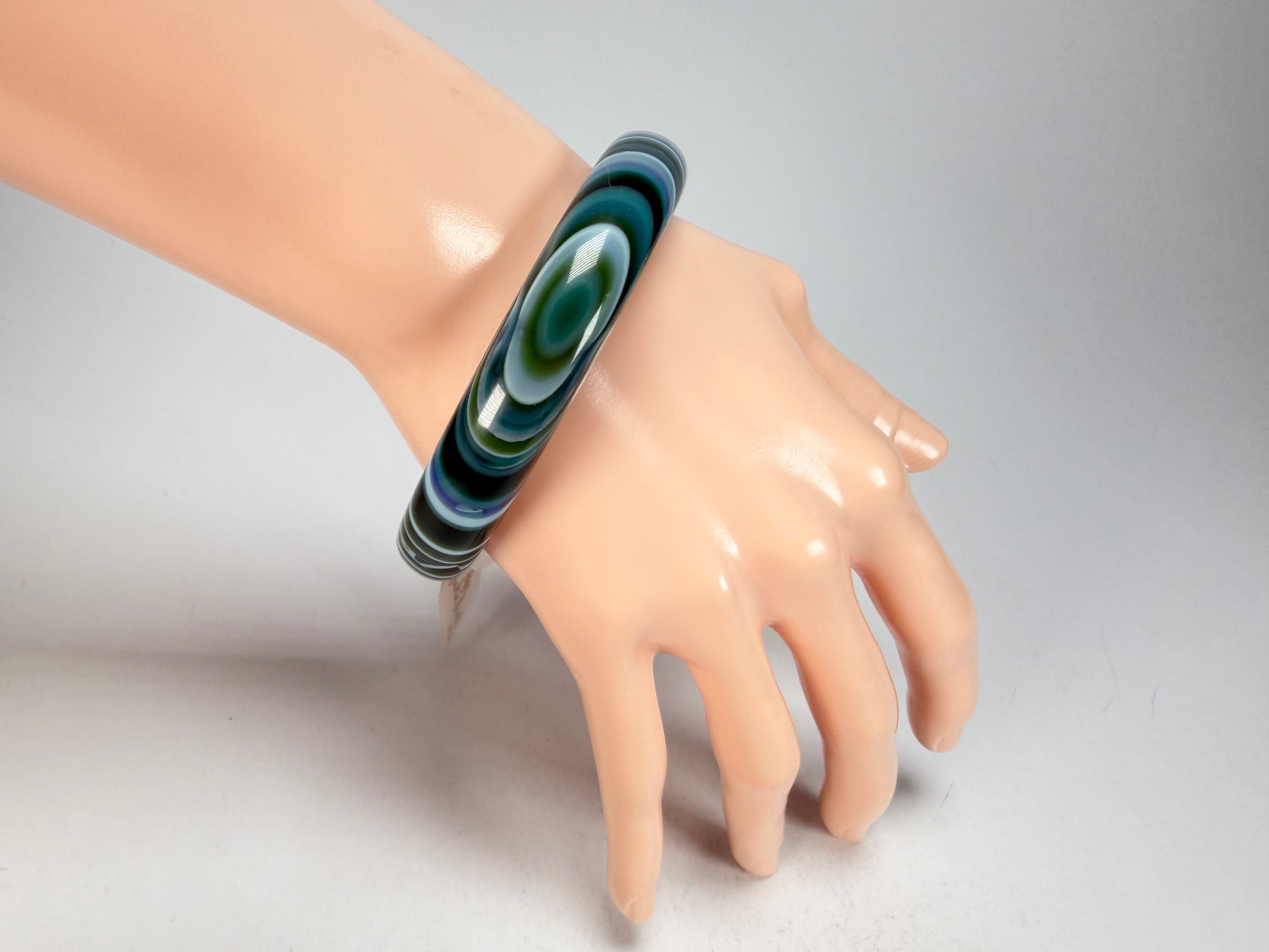 Jackie Brazil "Thin Cat Eye" Liquorice Allsorts with Cat Eye Blue Mix 1.3cm Resin Bangle ( B1151 )