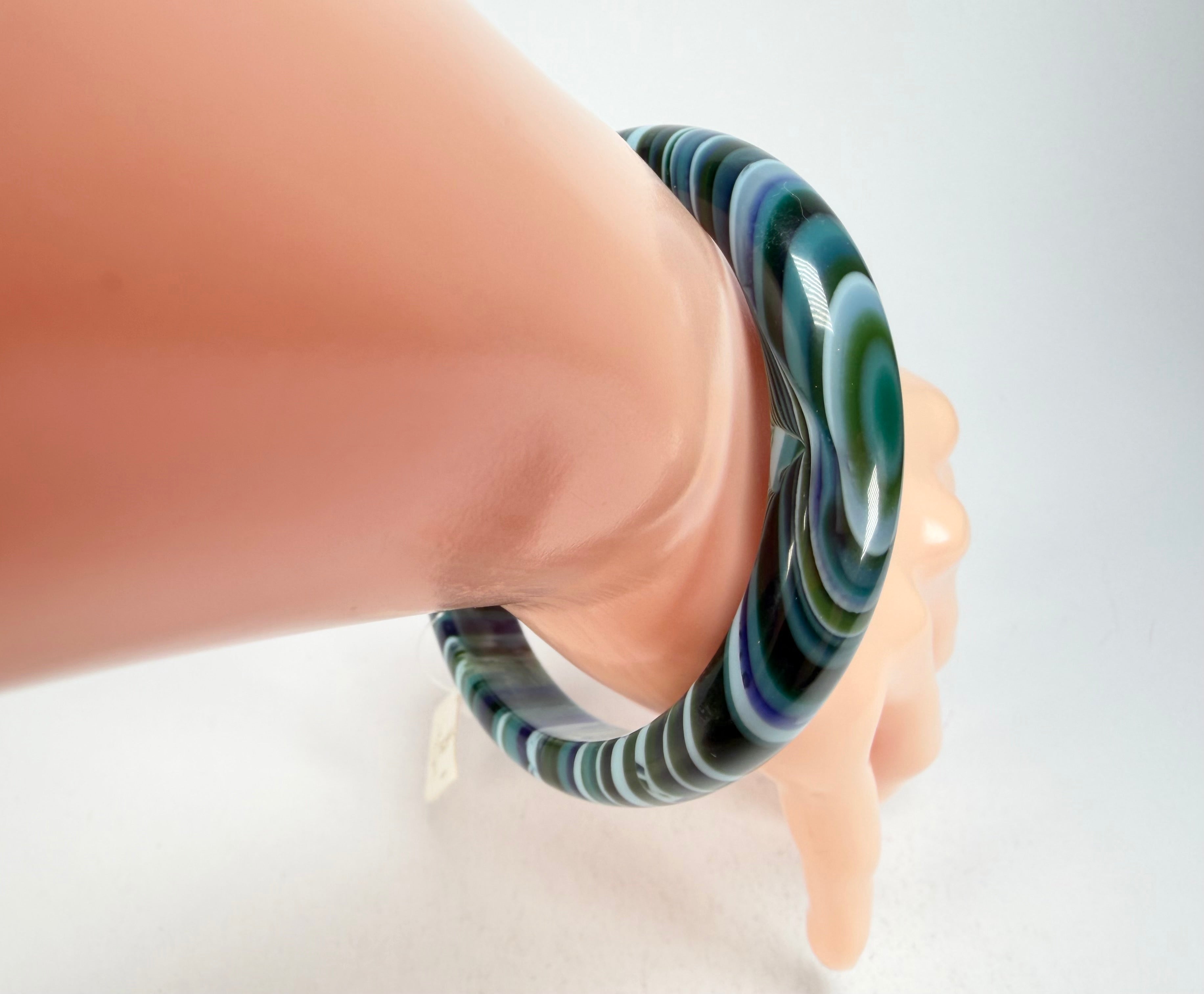 Jackie Brazil "Thin Cat Eye" Liquorice Allsorts with Cat Eye Blue Mix 1.3cm Resin Bangle ( B1151 )