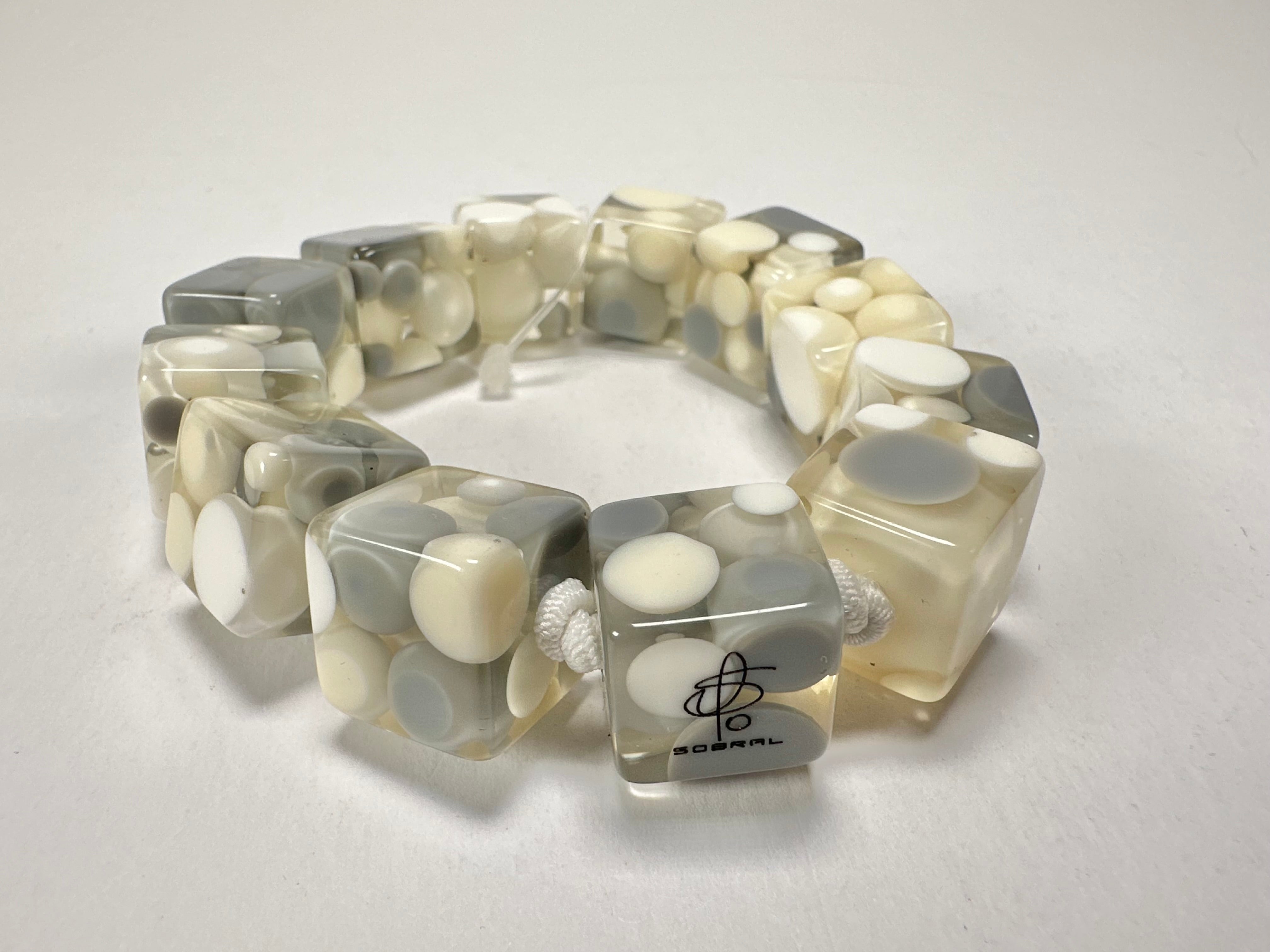 Jackie Brazil "Spots" Spotted Cubes On Elastic Cream Mix Resin Bracelet ( B1284 )