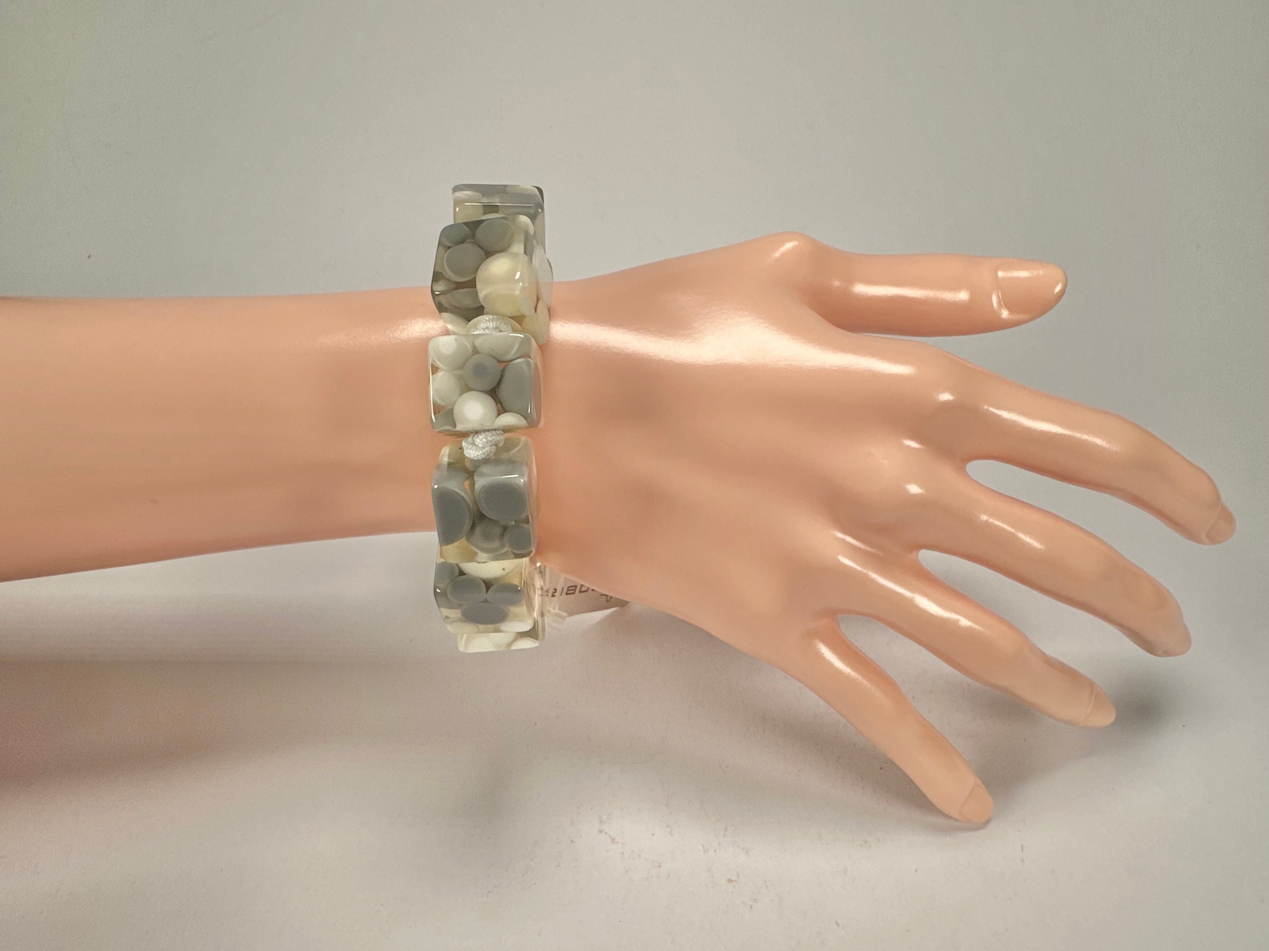 Jackie Brazil "Spots" Spotted Cubes On Elastic Cream Mix Resin Bracelet ( B1284 )