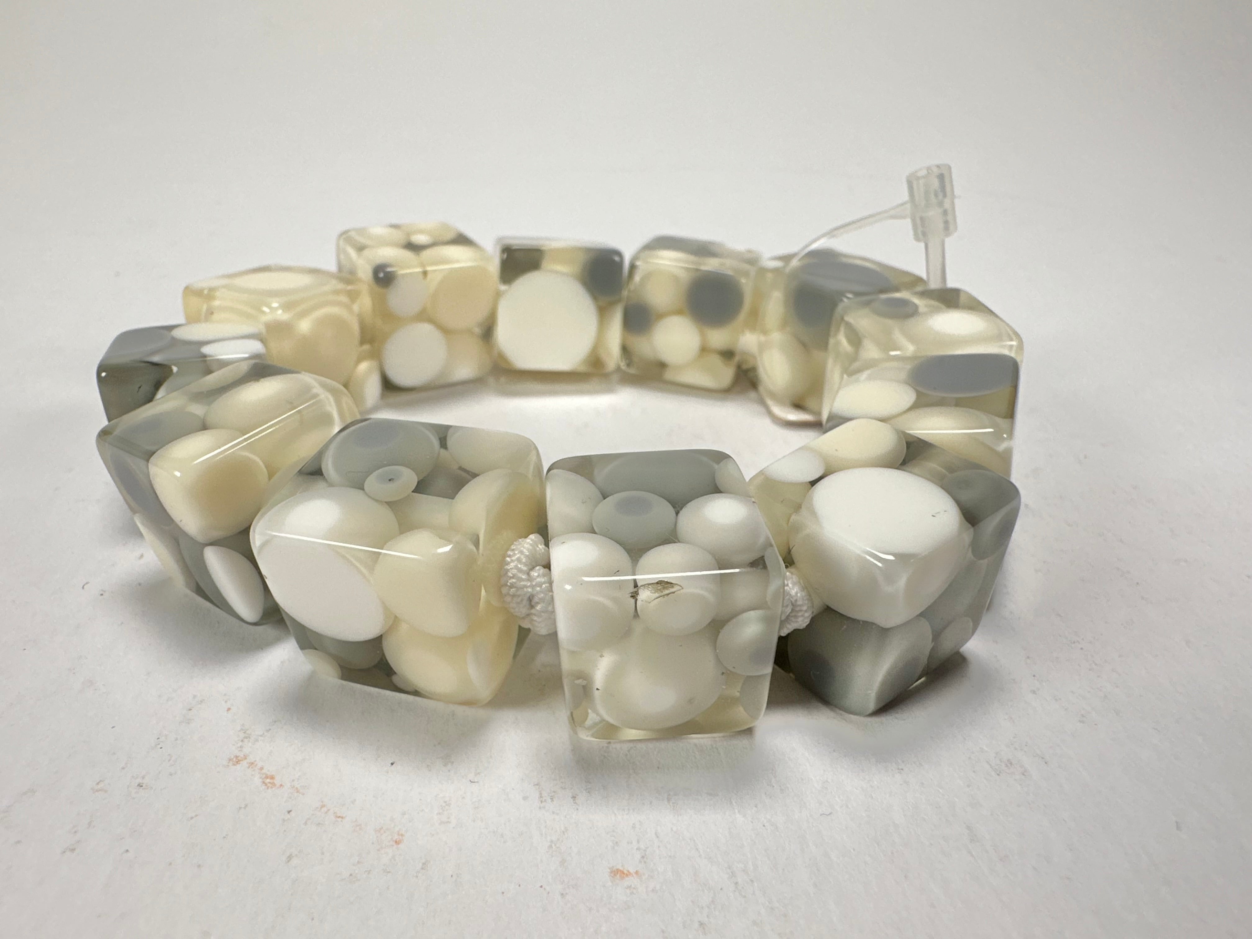 Jackie Brazil "Spots" Spotted Cubes On Elastic Cream Mix Resin Bracelet ( B1284 )