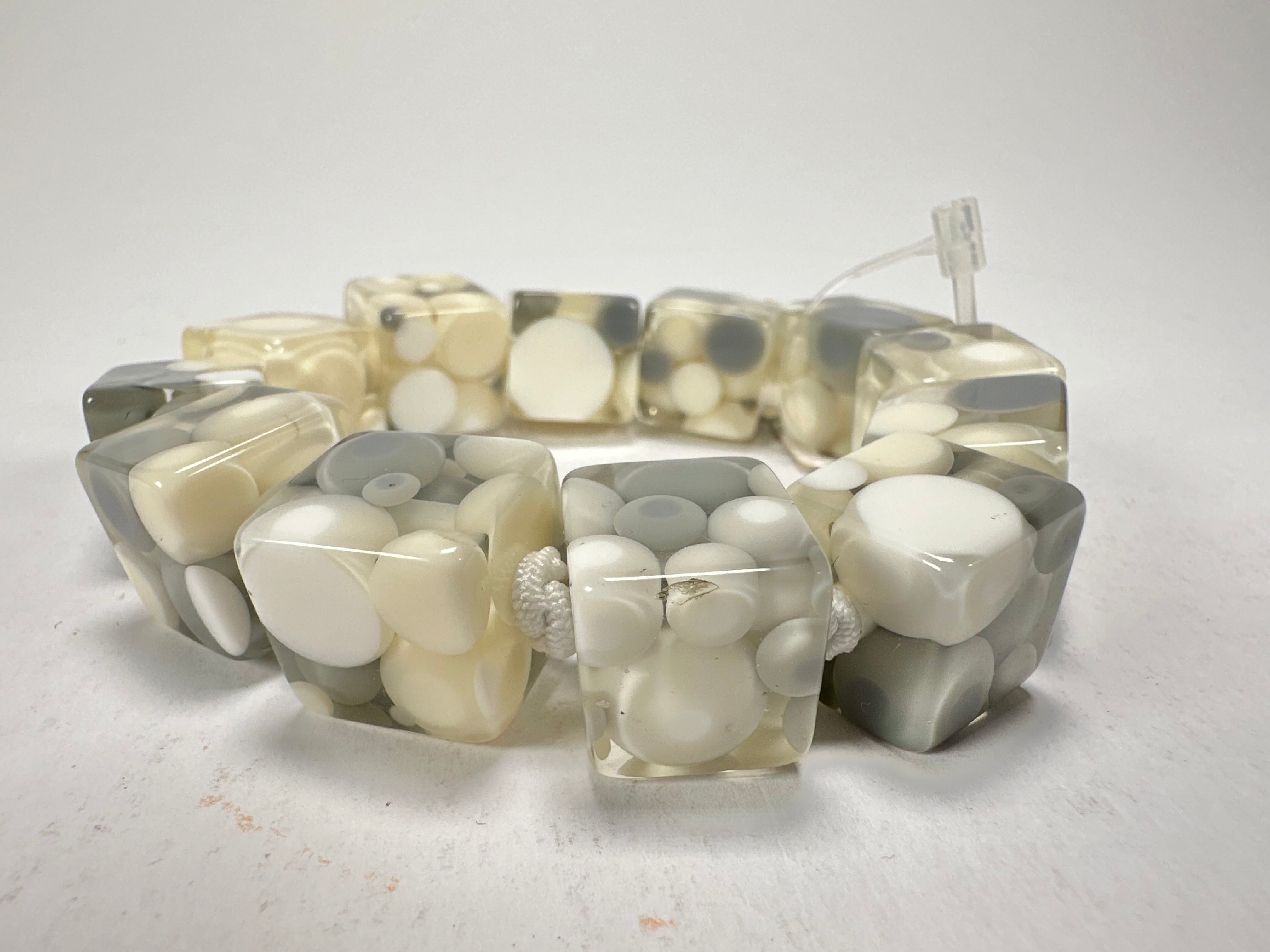 Jackie Brazil "Spots" Spotted Cubes On Elastic Cream Mix Resin Bracelet ( B1284 )